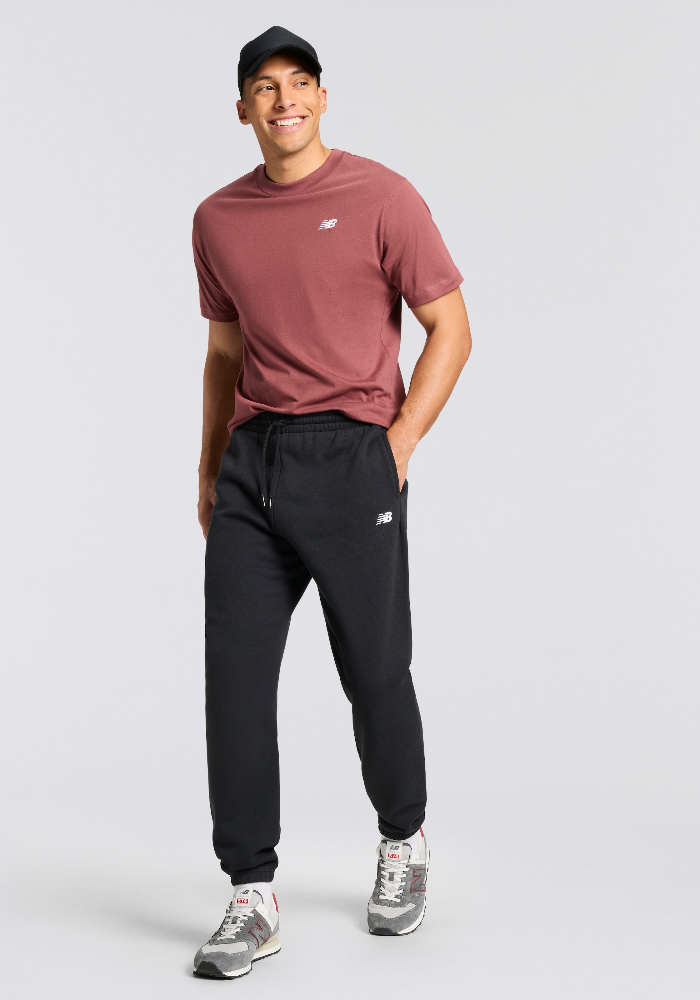 New Balance Pantalon de jogging »SPORT ESSENTIALS FLEECE JOGGER«  mit Eingrifftaschen, weicher Stoff, lockere Passform