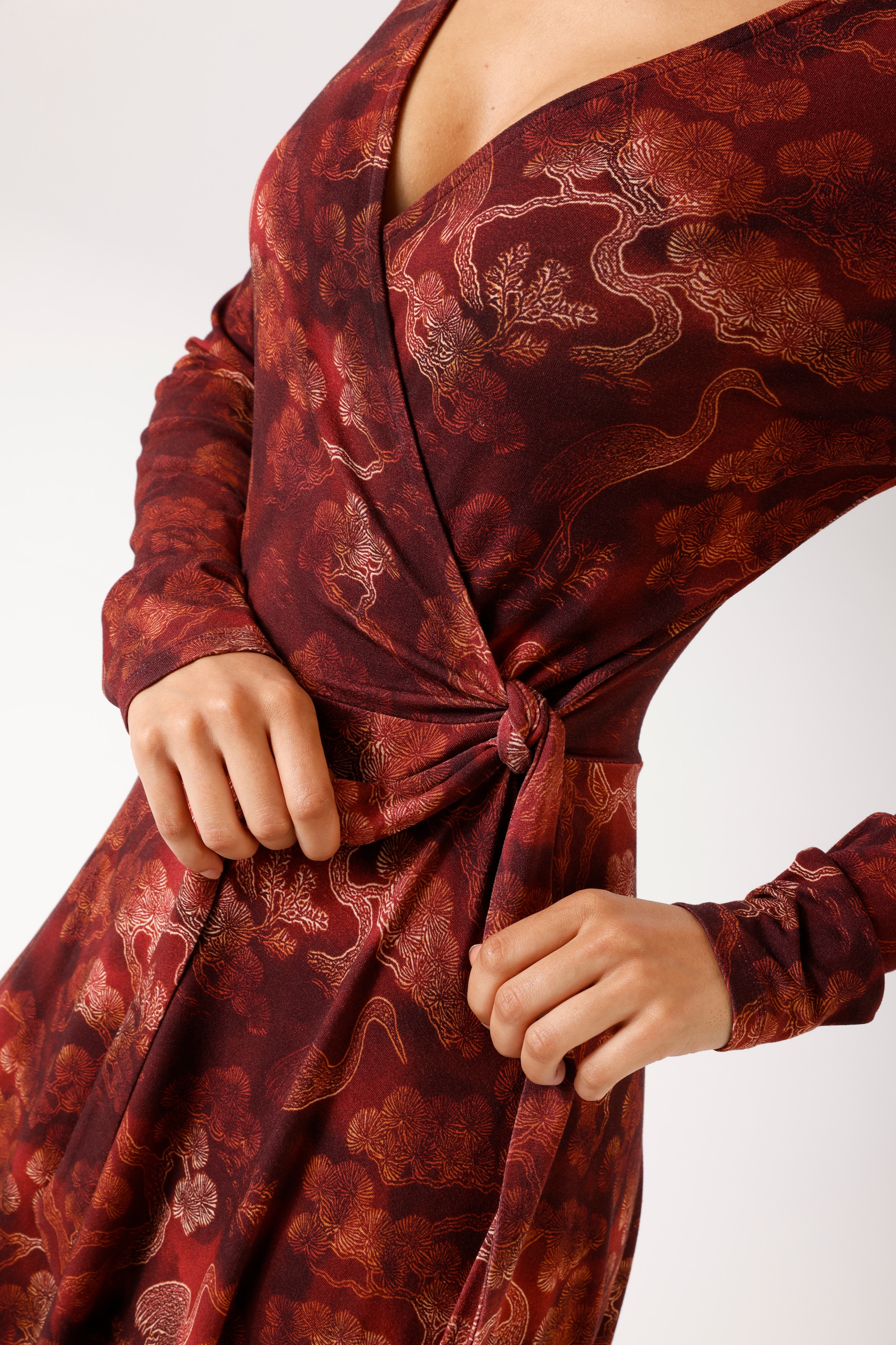 Aniston CASUAL Jerseykleid mit Kranichen im fantasievollen, fernöstlichen Druck - NEUE KOLLEKTION
