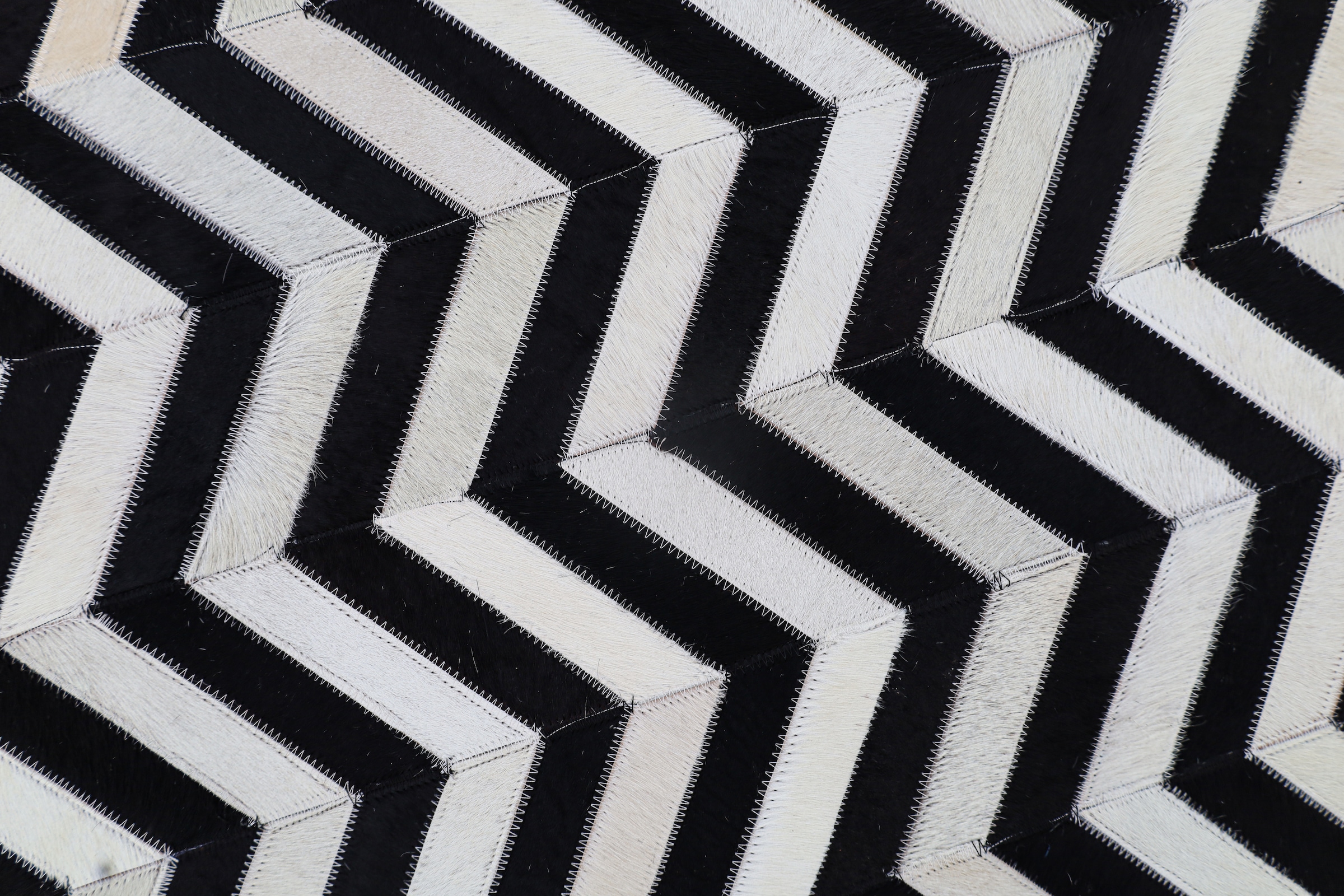 Myflair Möbel & Accessoires Tapis en fourrure »ZEBRA EDGE, echtes Rinderfell, LAGERRÄUMUNG« Rectangulaire 10 mm Höhe fait main, produit naturel, motif en zigzag, structure naturelle