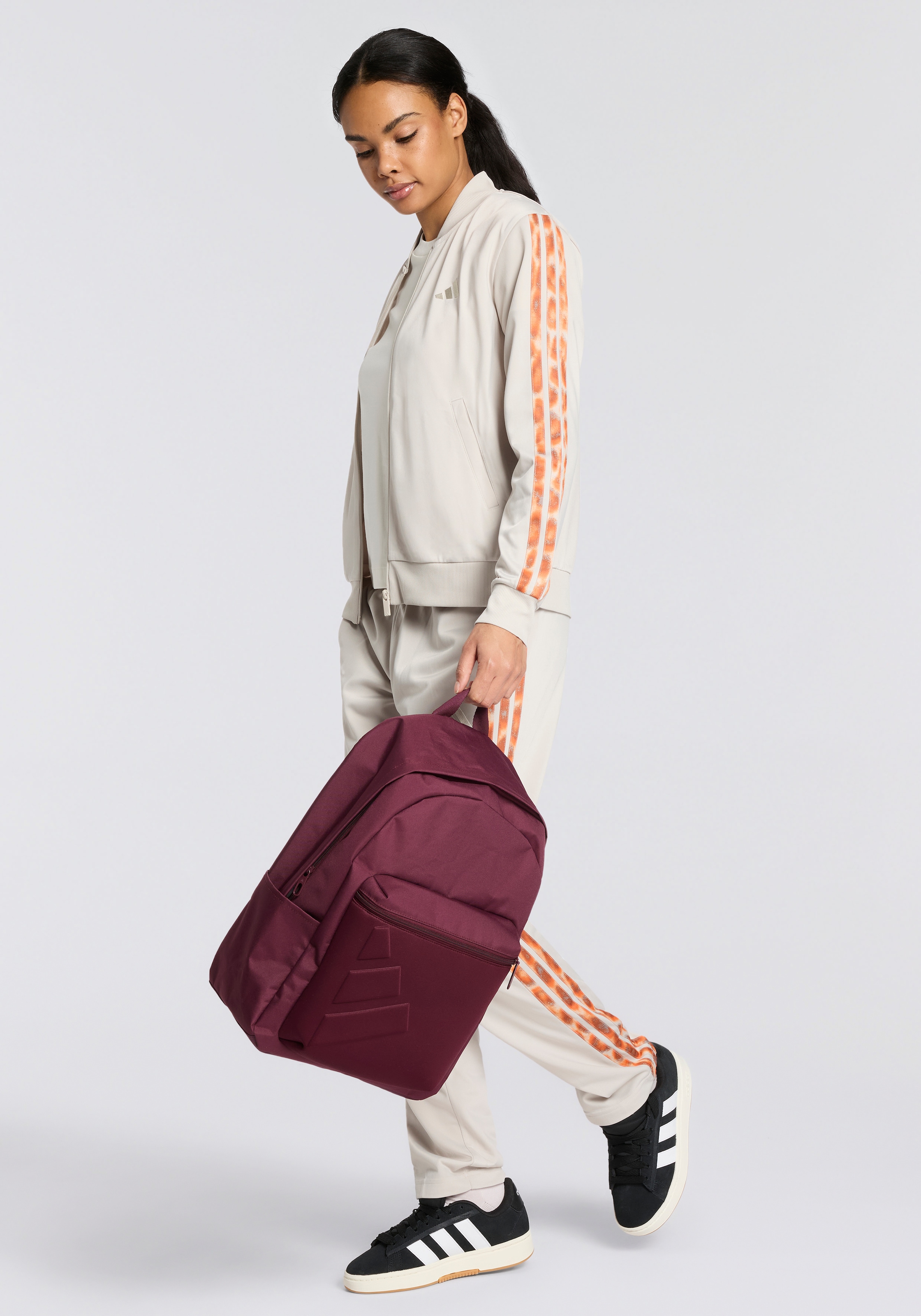 adidas Performance Rucksack »ESSENTIALS EMBOSSED LOGO« für Fitness und Freizeit, mit mehreren Taschen, aus Polyester