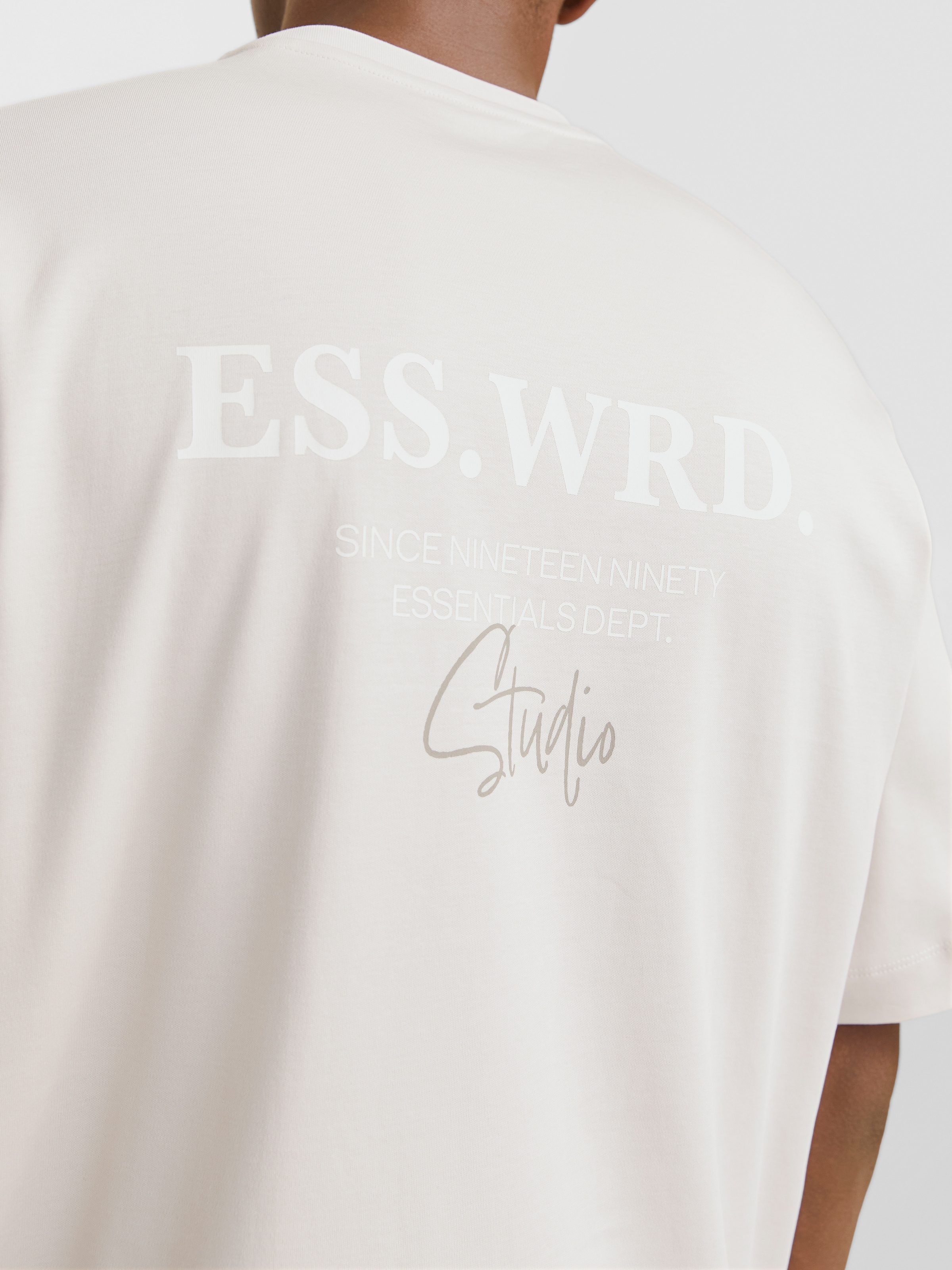 Jack & Jones Shirt à col rond »JJEURBAN EDGE STUDIO TEE SS O-NECK NOOS« mit Front und Back Print