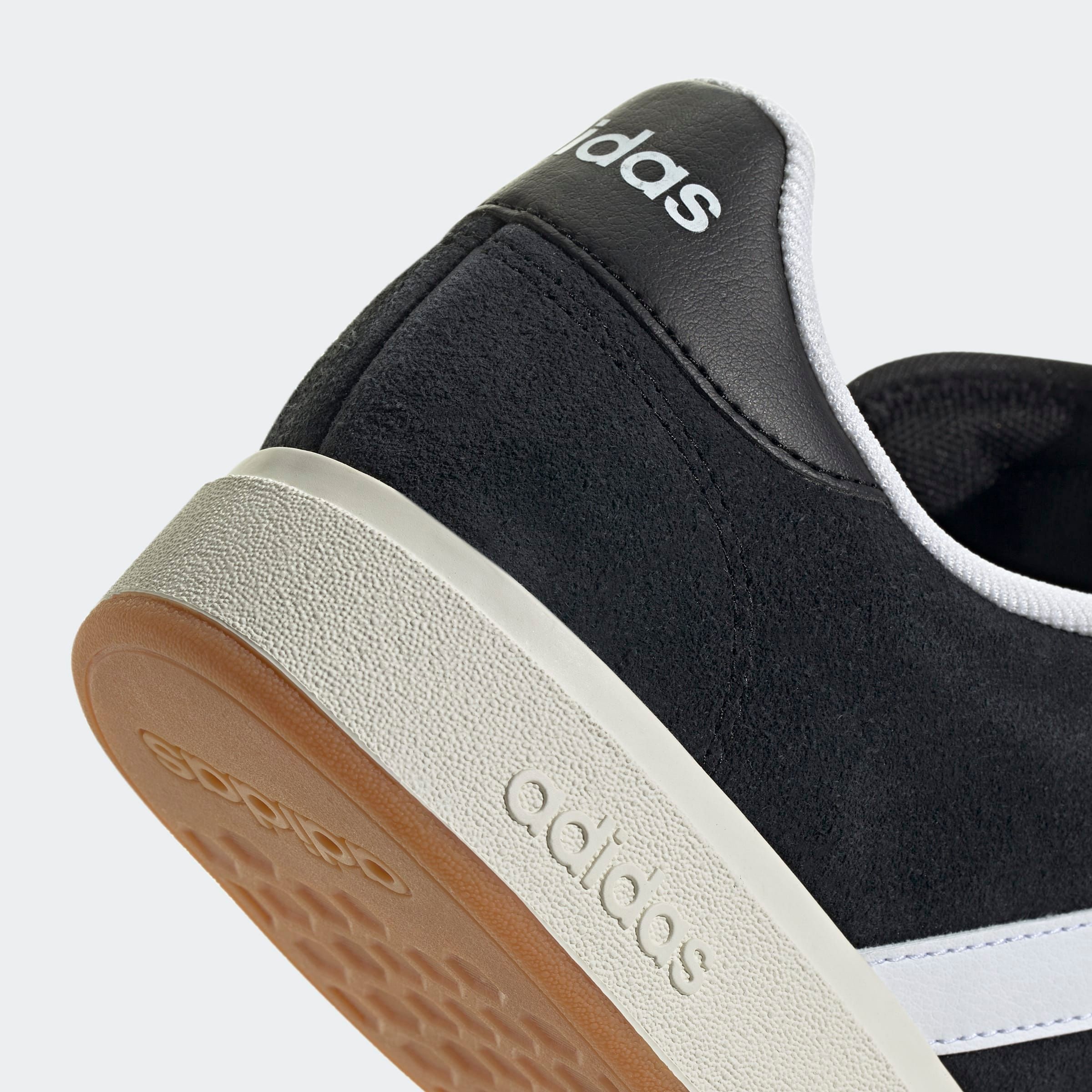 adidas Sportswear Sneaker »GRAND COURT BASE 00S«  Design auf den Spuren des adidas Campus 00