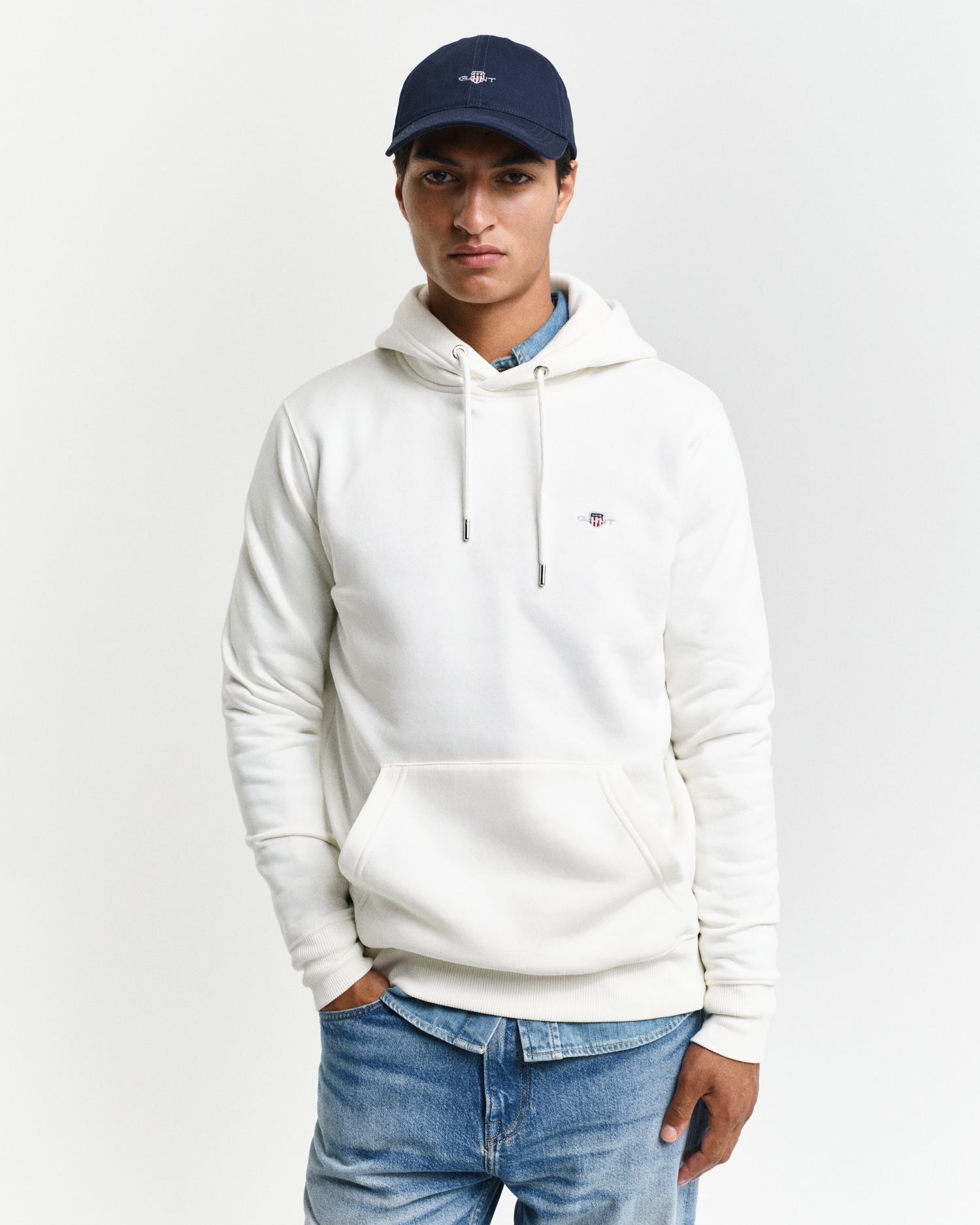 Gant Hoodie »REG SHIELD HOODIE«, avec broderie du logo sur la poitrine
