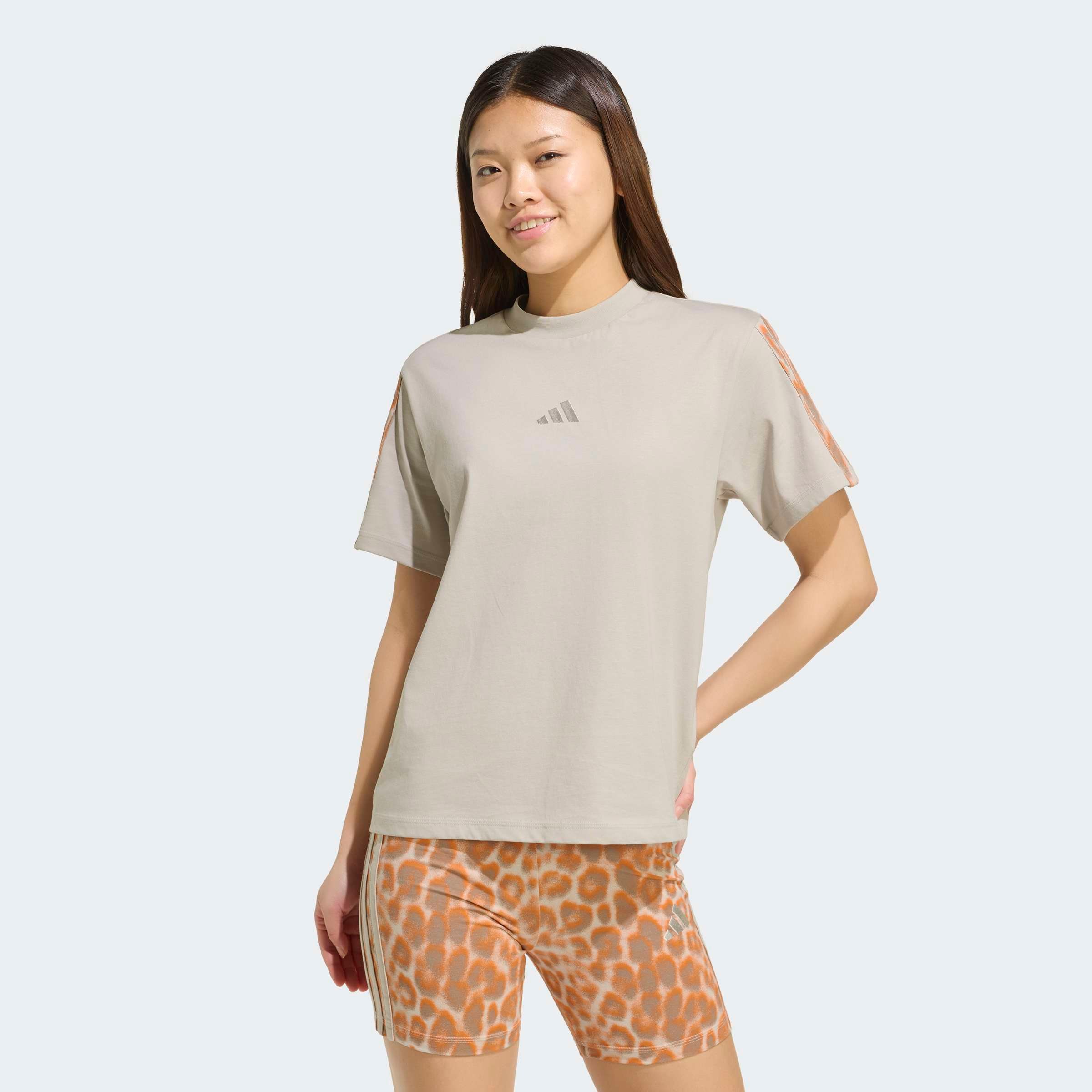 adidas Sportswear T-Shirt »SEASONAL ESSENTIALS LEOPARDENPRINT MIT 3-STREIFEN«