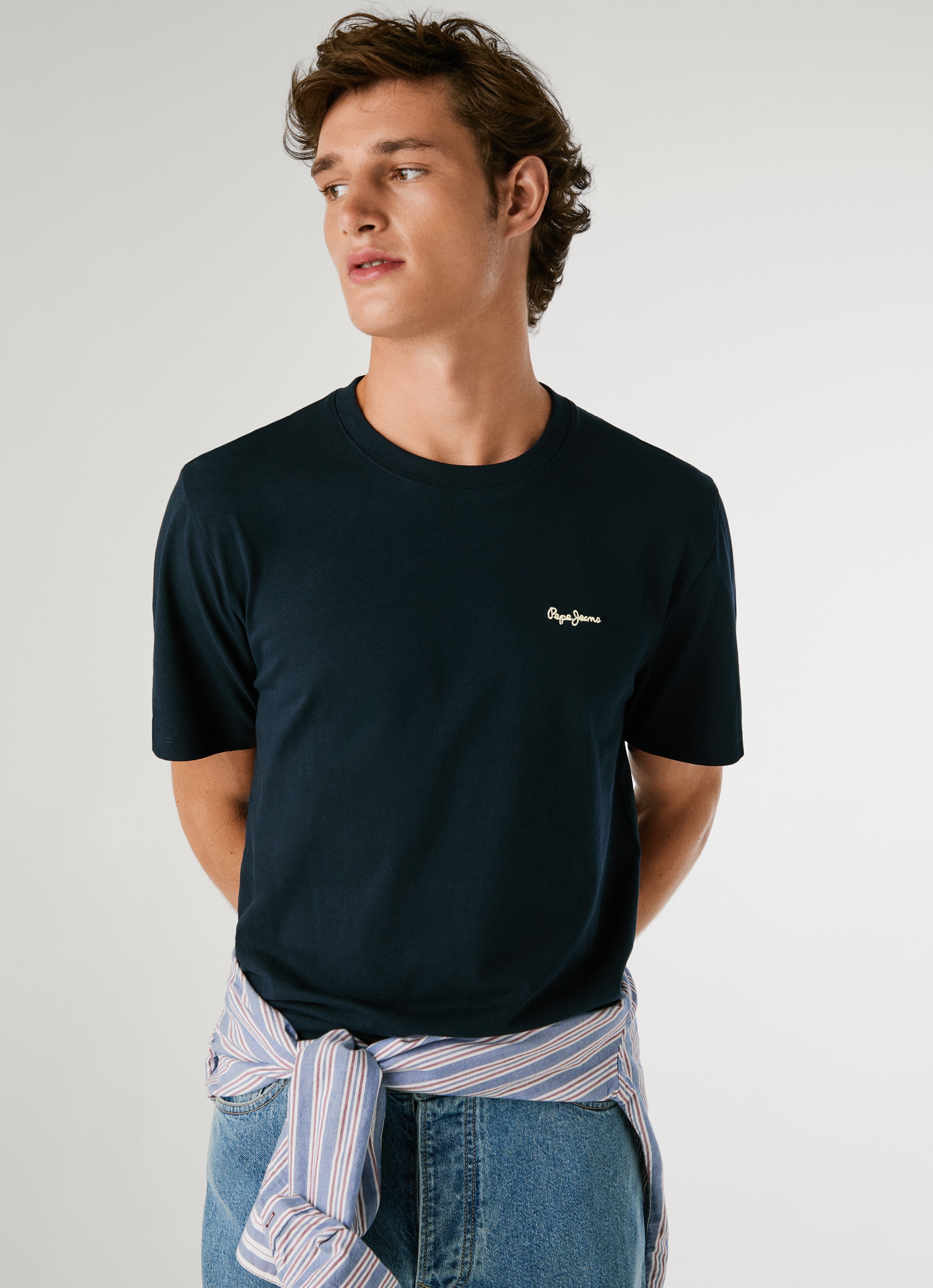 Pepe Jeans T-shirt »CONTRAST CONNOR« mit Rundhals und gesticktem Logo