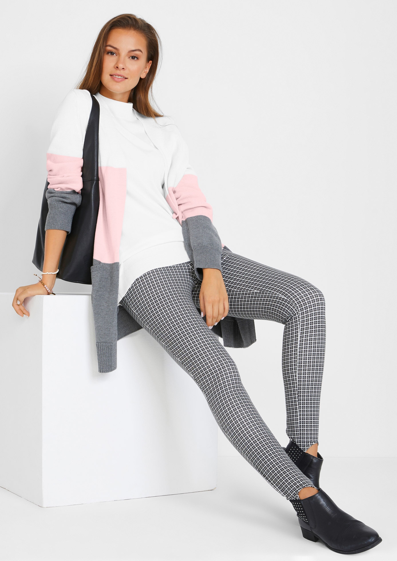 bonprix Cardigan long dreifarbig, lockere Passform, Casual Stil, mit Knopfleiste