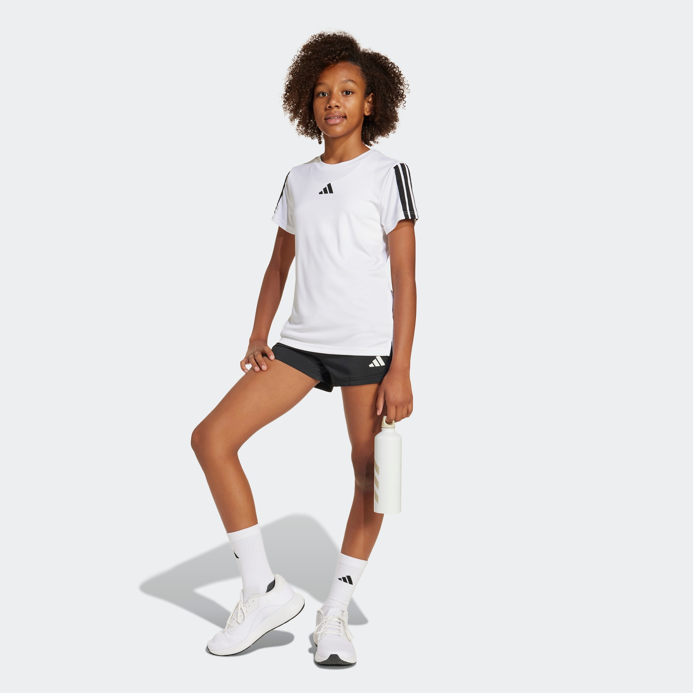 adidas Sportswear T-Shirt »JG TR-ES 3S TEE« für Kinder, mit sportlichem Stil, Kurzarmdesign, ohne Verschluss