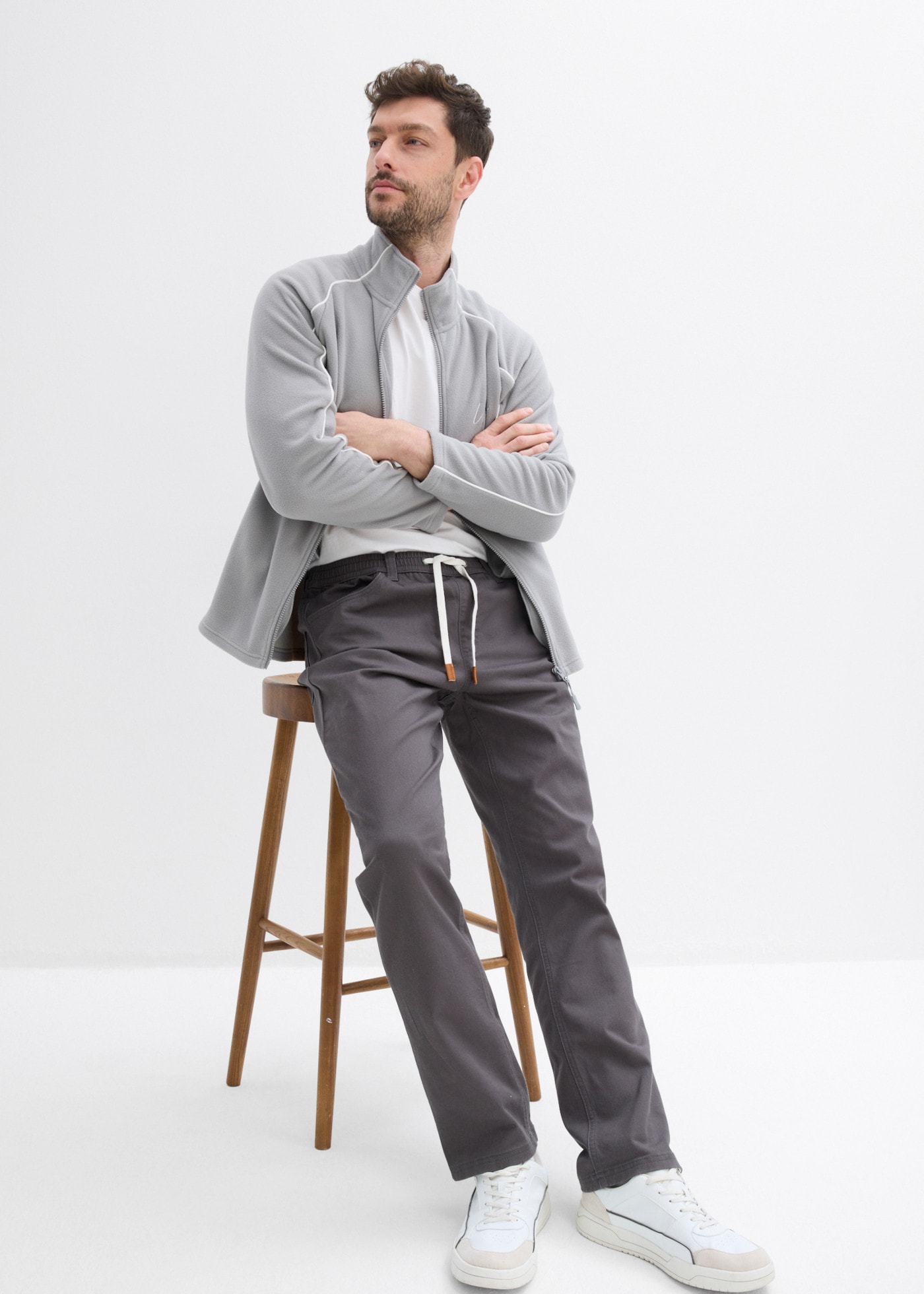 bonprix Pantalon à enfiler  en qualité stretch, avec taille élastique, coupe régulière, style décontracté