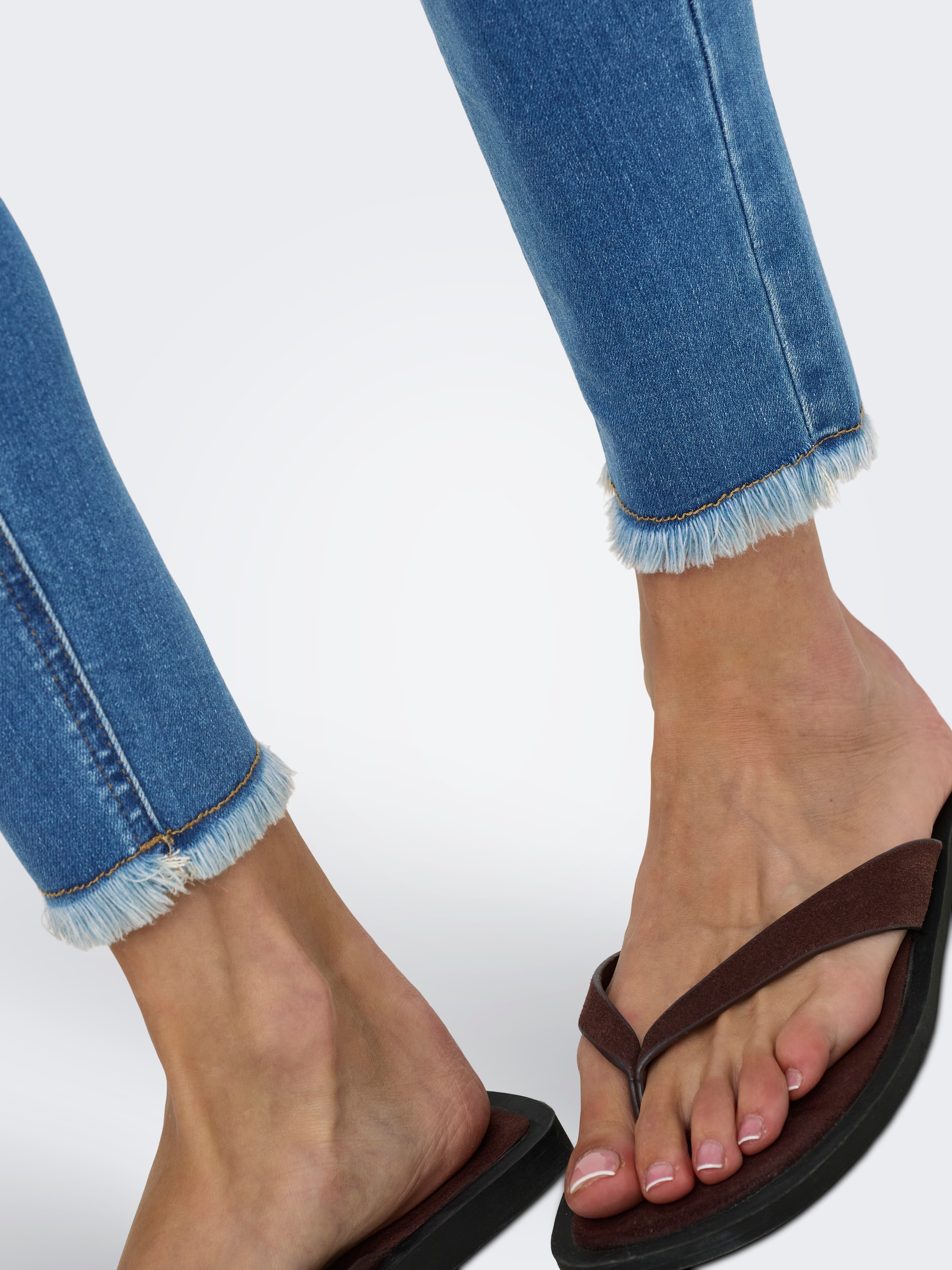 ONLY Jeans skinny »ONLBLUSH MID SKIN ANK RW DNM REA2588« mélange de coton, coupe skinny