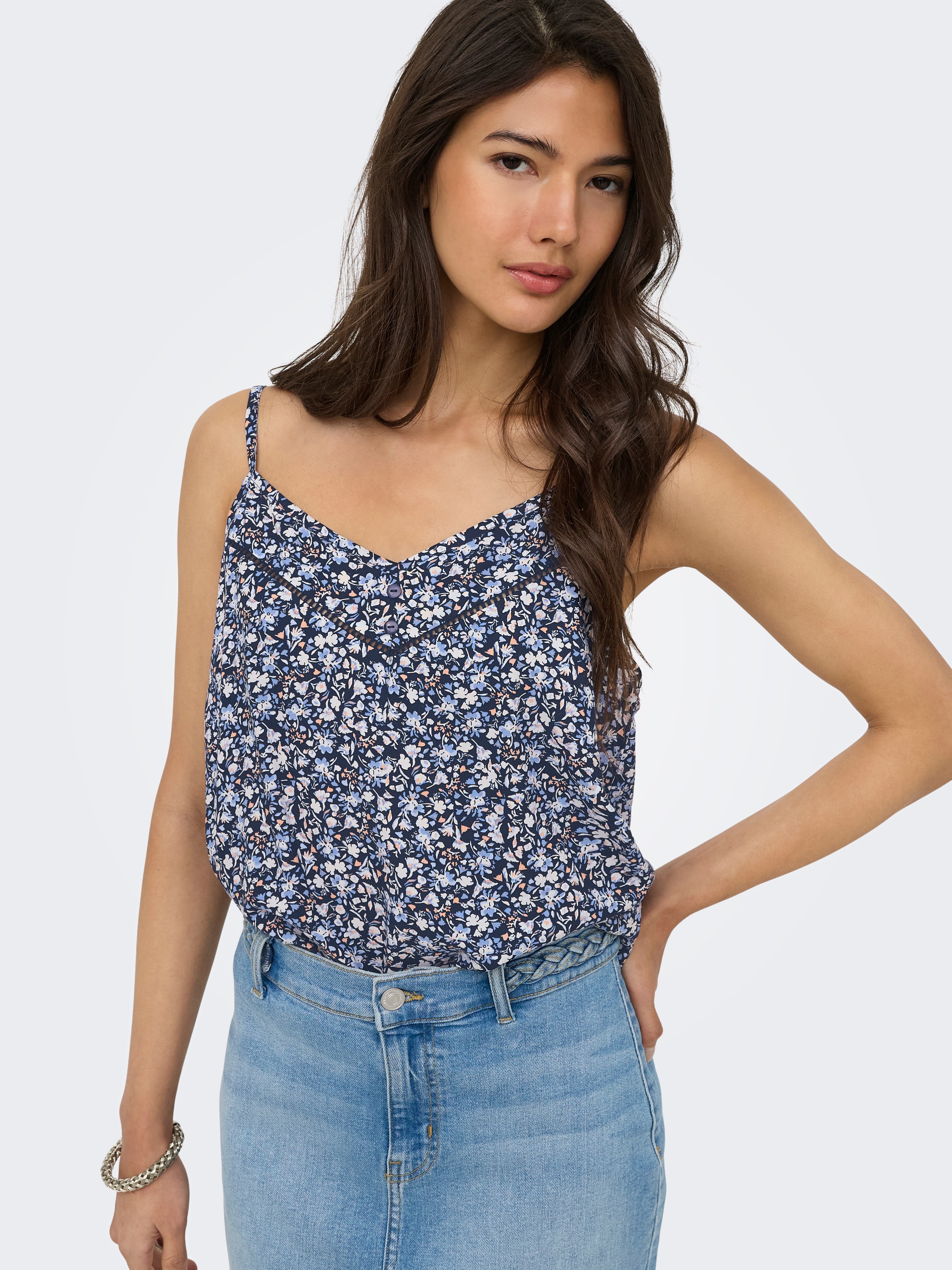 ONLY Top à bretelles spaghetti »ONLNALA LIFE SINGLET WVN NOOS« viscose, coupe régulière, encolure en V