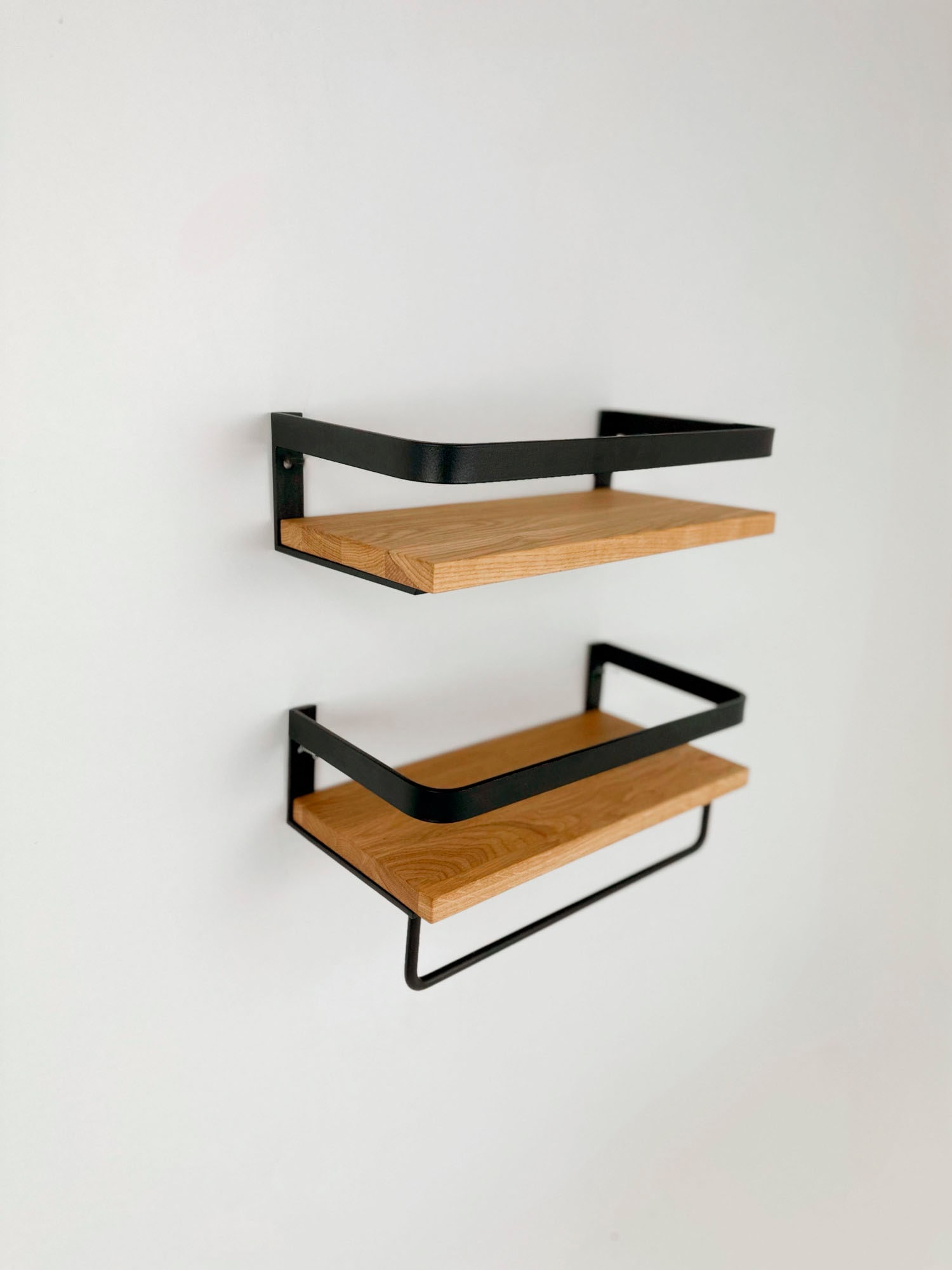 andas Étagère murale »Glarus« aus Metall mit Ablagefläche aus Eiche
