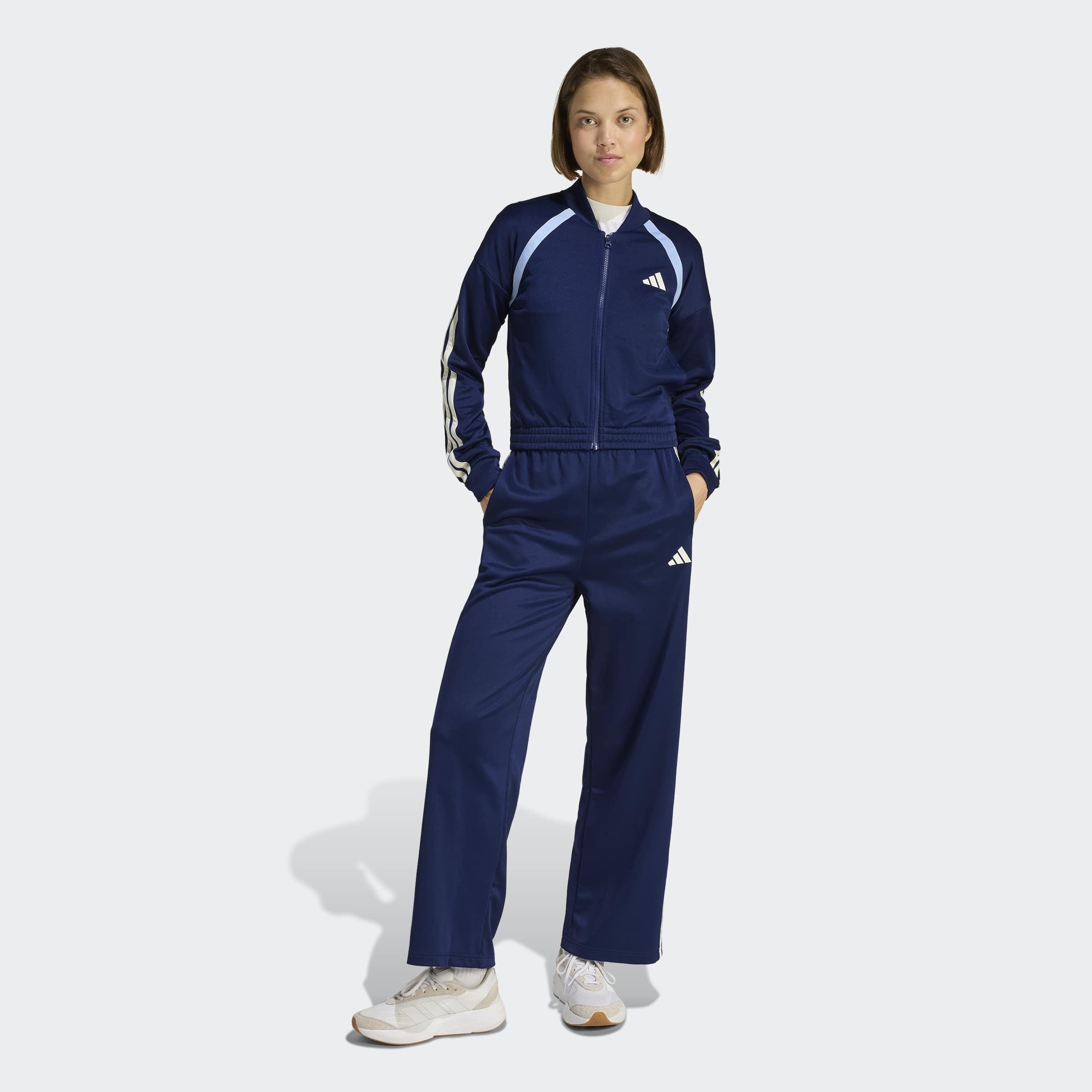 adidas Sportswear Trainingsanzug »W TEAMSPORT TS« 2 tlg. Jacke schmal geschnitten; Hose regulär geschnitten, hoher Bund