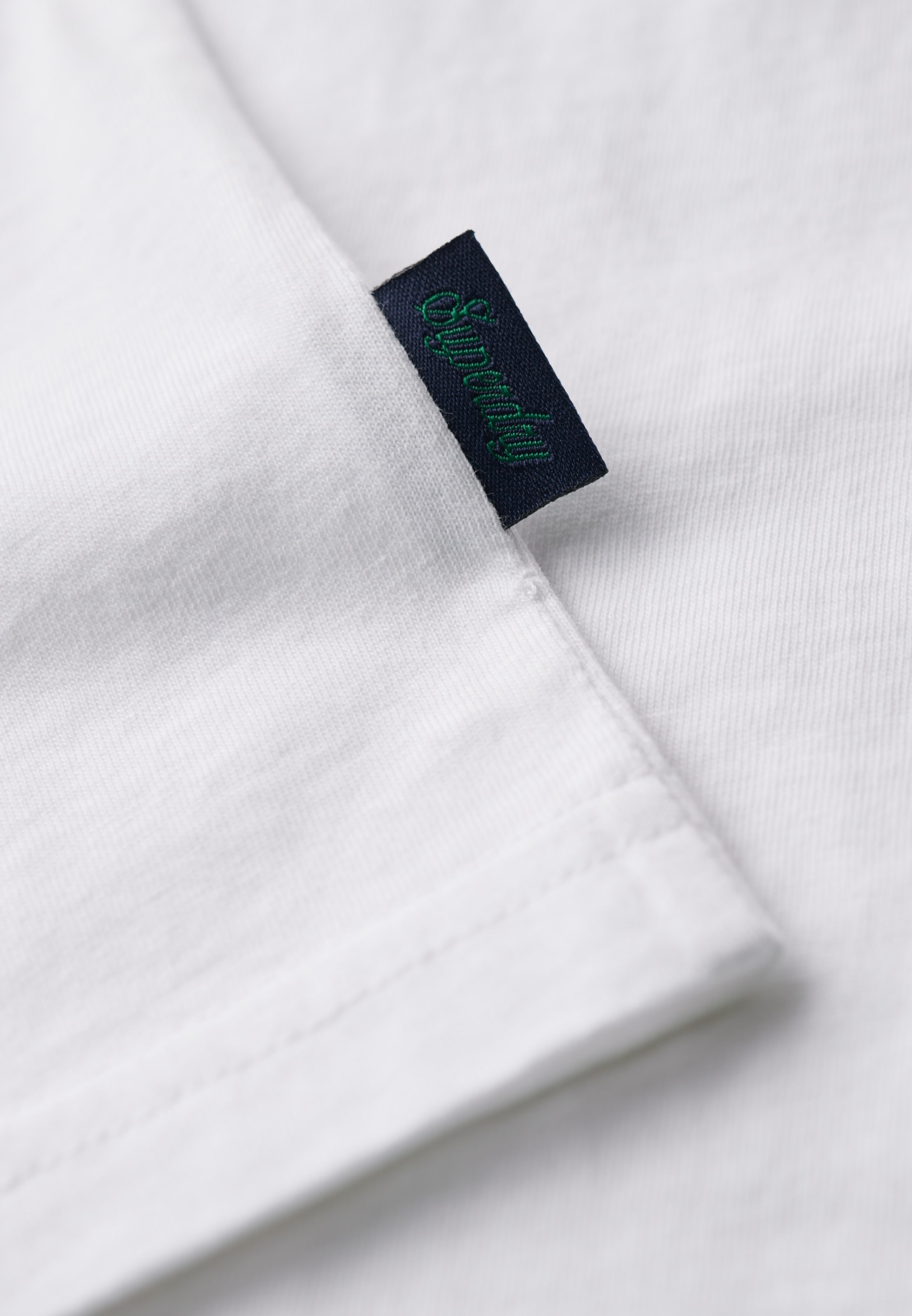 Superdry Tanktop »ESSENTIAL LOGO TANK UB« mit lockerer Passform, aus Baumwolle und Single Jersey