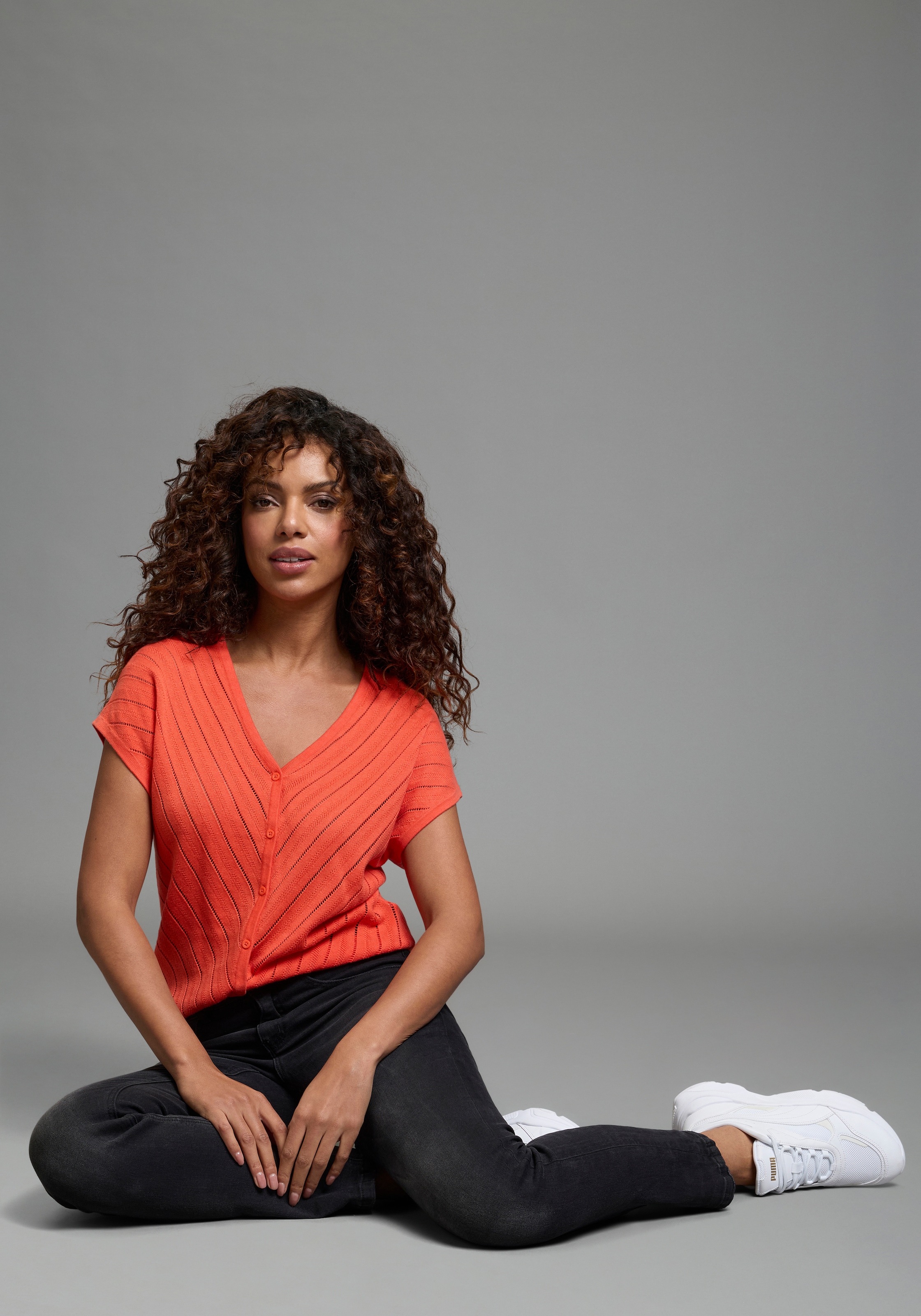 Laura Scott Veste en tricot mit modernen Struktur und femininen V-Ausschnitt