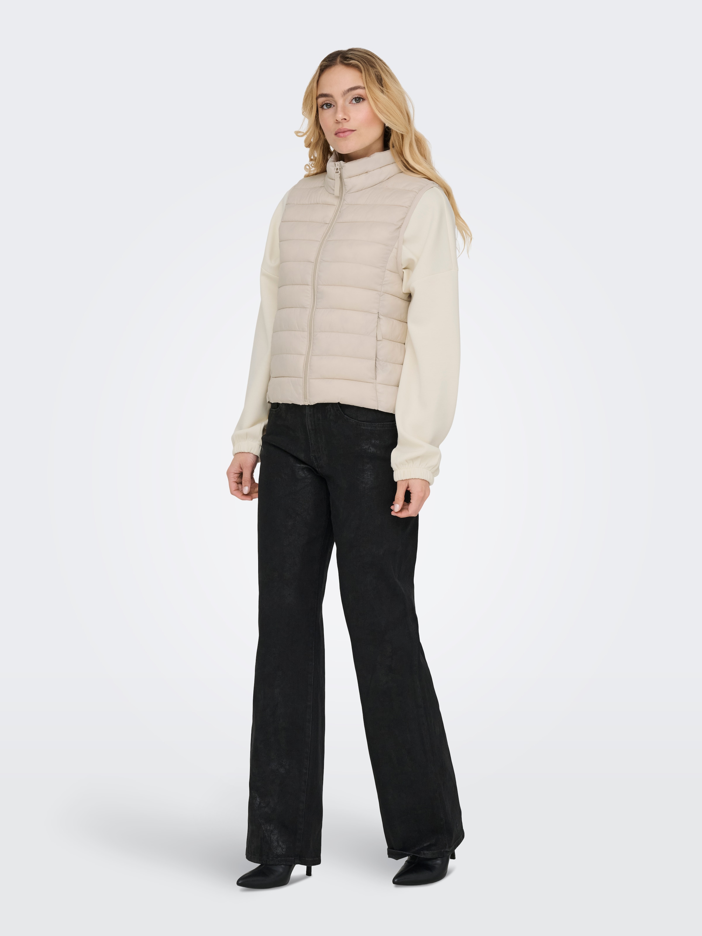 ONLY Gilet matelassé »ONLTAHIA LW QUILTED WAISTCOAT OTW CC OTW« leicht glänzende Oberfläche