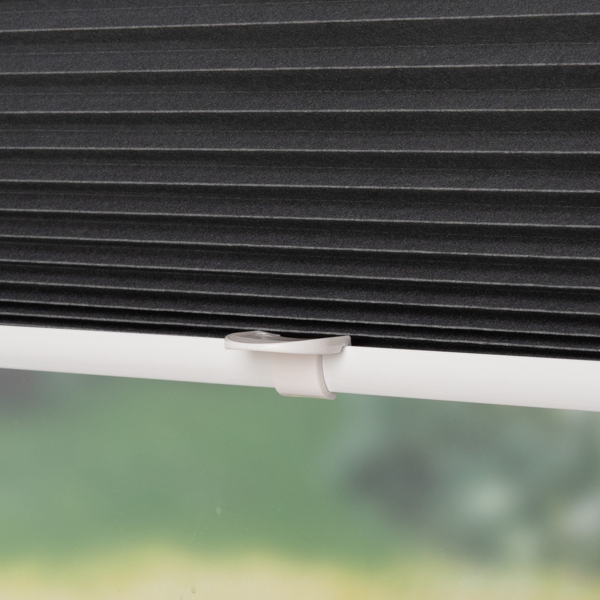 Liedeco Plissee »Klemmfix-Plissee "Easy" – Hochwertiger Vliesstoff« Lichtschutz ohne Bohren verspannt Tageslichdurchlässig, blickdicht, Einfache Montage ohne Bohren