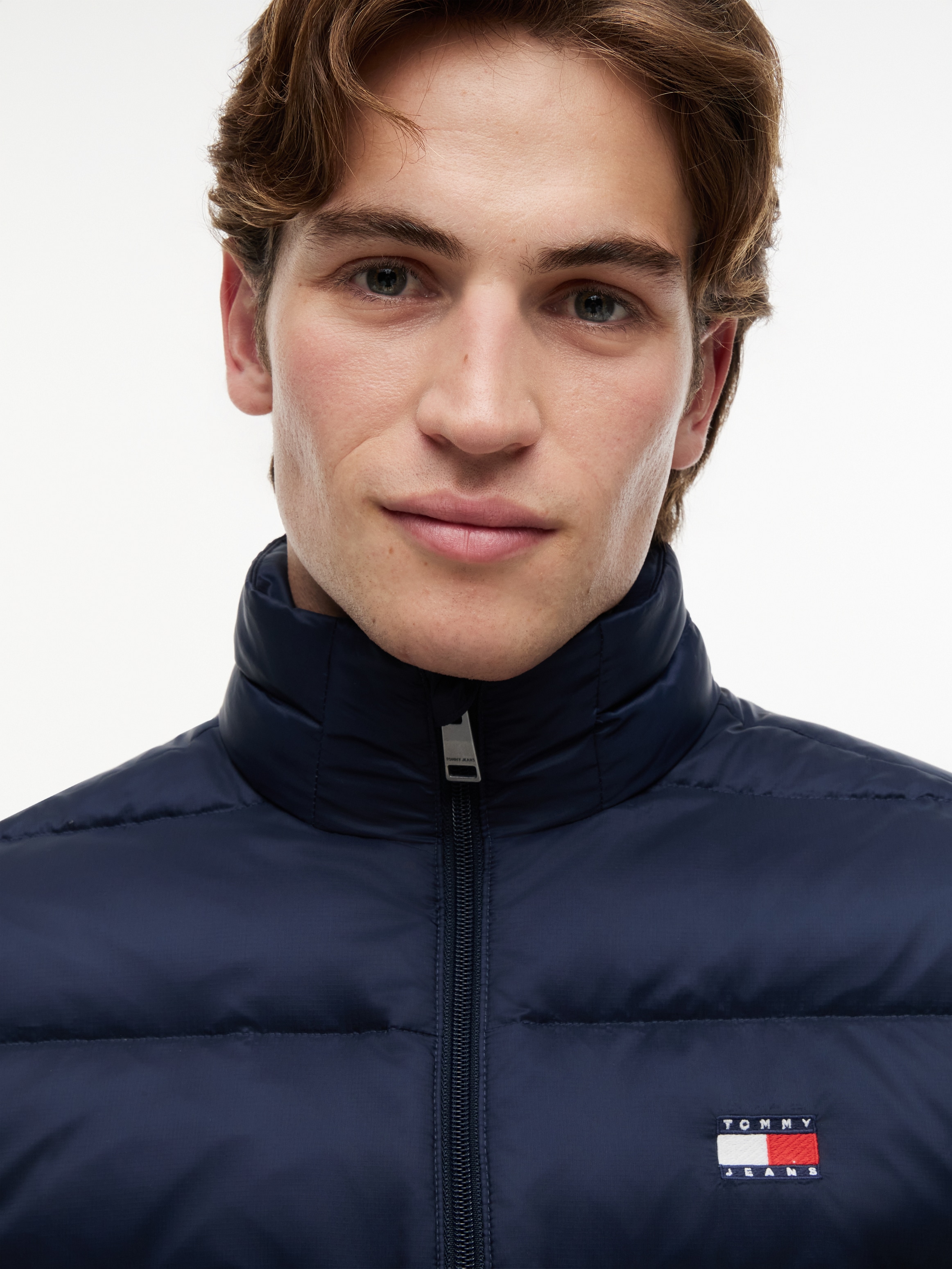 Tommy Jeans Steppweste »TJM LIGHT DOWN PACKABLE VEST« Regular fit mit Stehkragen