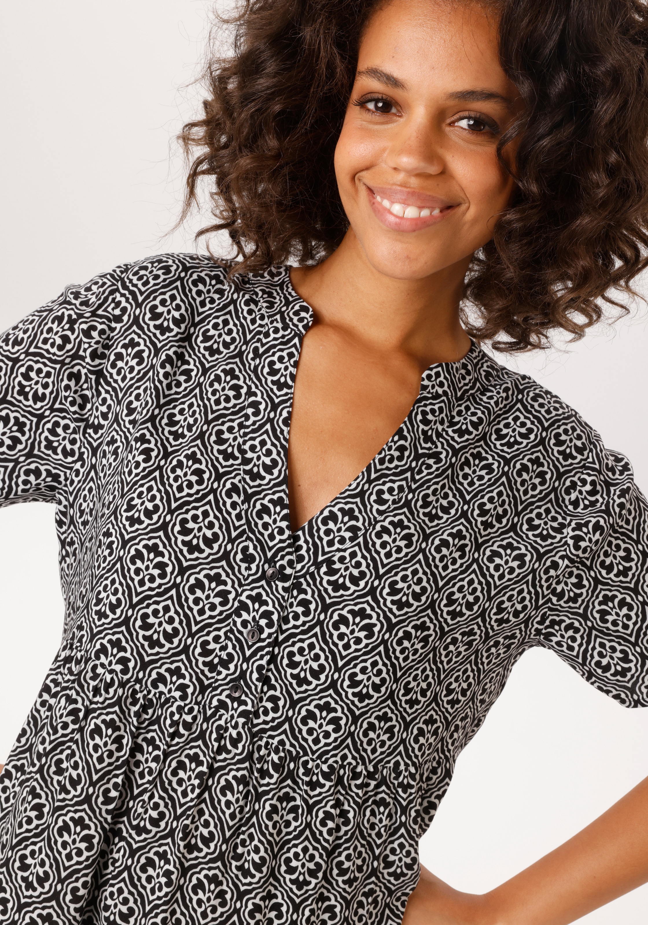 Aniston CASUAL Robe d'été mit fantasievollem, grafischen Druck - NEUE KOLLEKTION