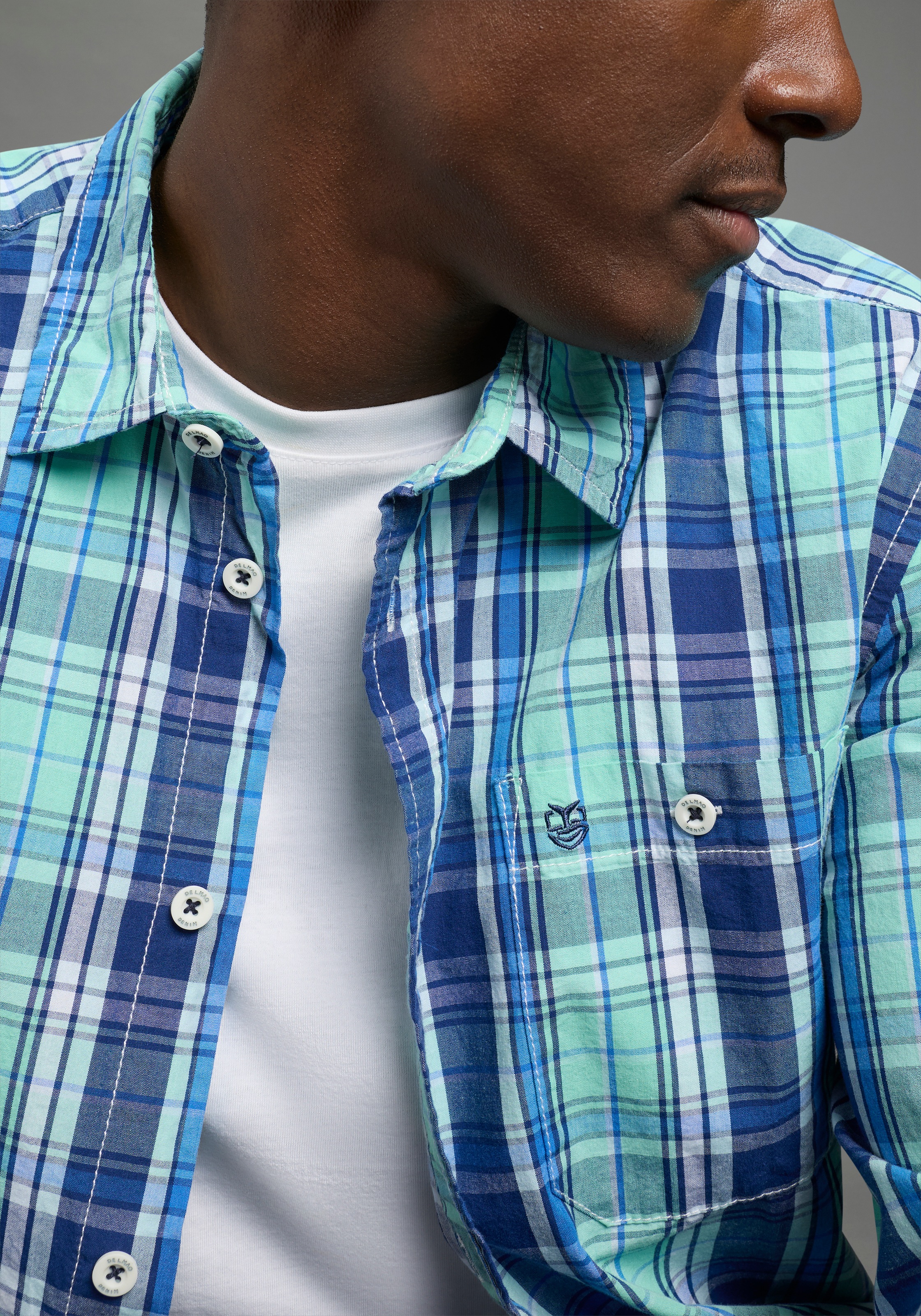 DELMAO Karohemd Langarm mit Ärmelschlitz, aus Baumwolle, taillierte Passform