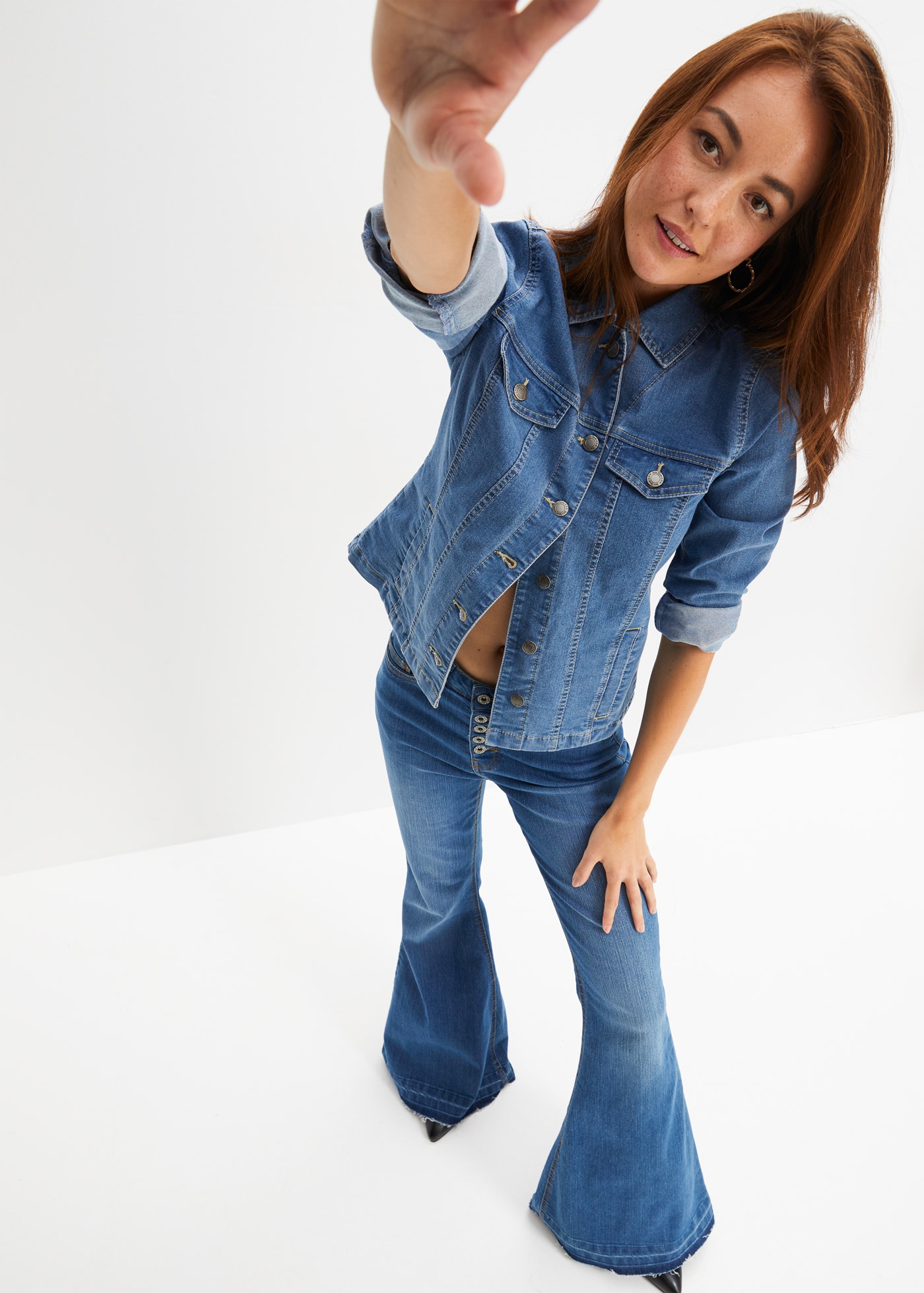 bonprix Veste en jean bequeme Passform, mit Brust- und Eingriffstaschen