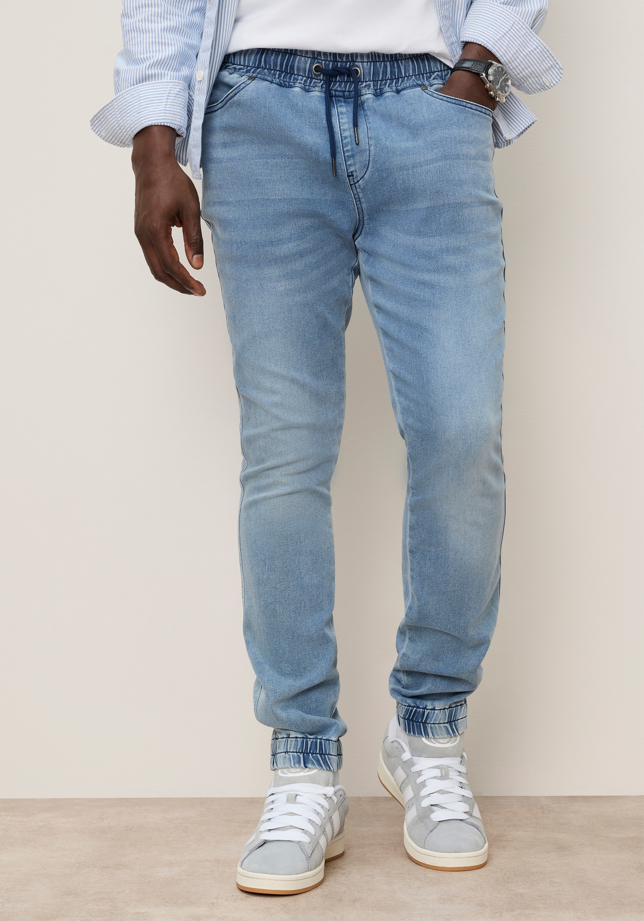 DELMAO Jogg pants avec poches latérales et poches arrière, coupe confortable, jambes droites