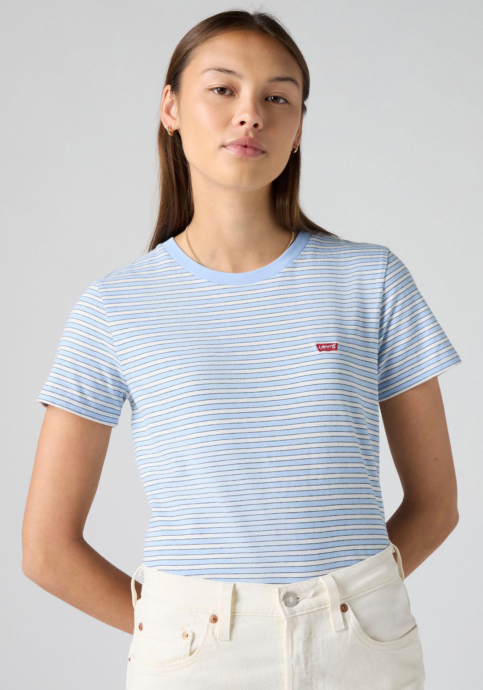 Levi's® T-shirt »PERFECT TEE« mit kleiner Logo-Stickerei