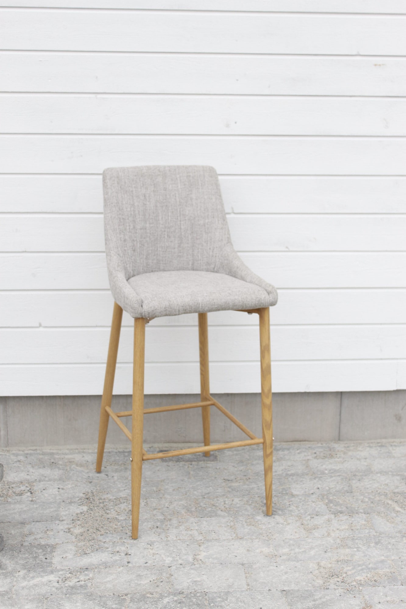 Venture Home Tabouret de bar »Plaza, 2er-Set Barhocker in Hellgrau-Stoff, Eichen-Optik-Beine« Ensemble, 2 cuis tlg. Tabouret de bar, revêtement en tissu, pieds métal effet bois, repose-pieds, moderne