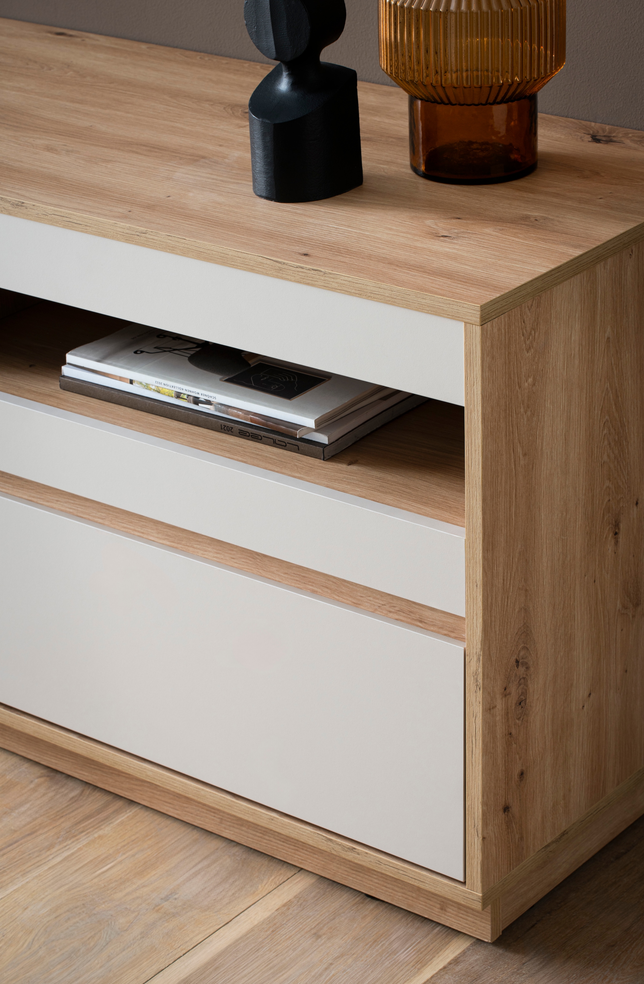 Home affaire Table basse »Sonora, moderner TV-Unterschrank, Kommode in Eiche Artisan, TV-Schrank« filigrane Rahmenoptik, ausreichend Stauraum, vielseitig einsetzbar