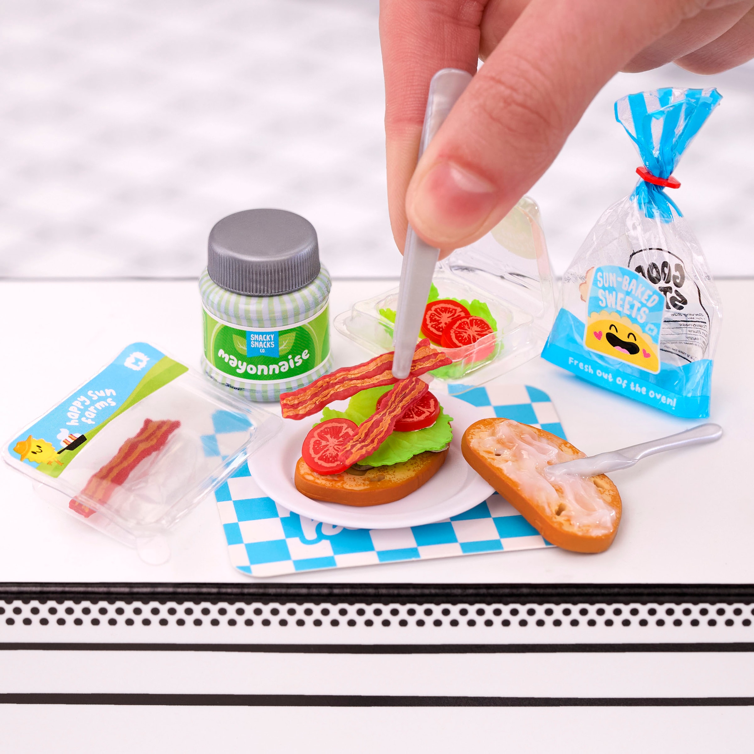 MGA ENTERTAINMENT Set créatif »MGA's Miniverse - Make It Mini Foods: Cafe in PDQ Series 3B« sortierte Lieferung