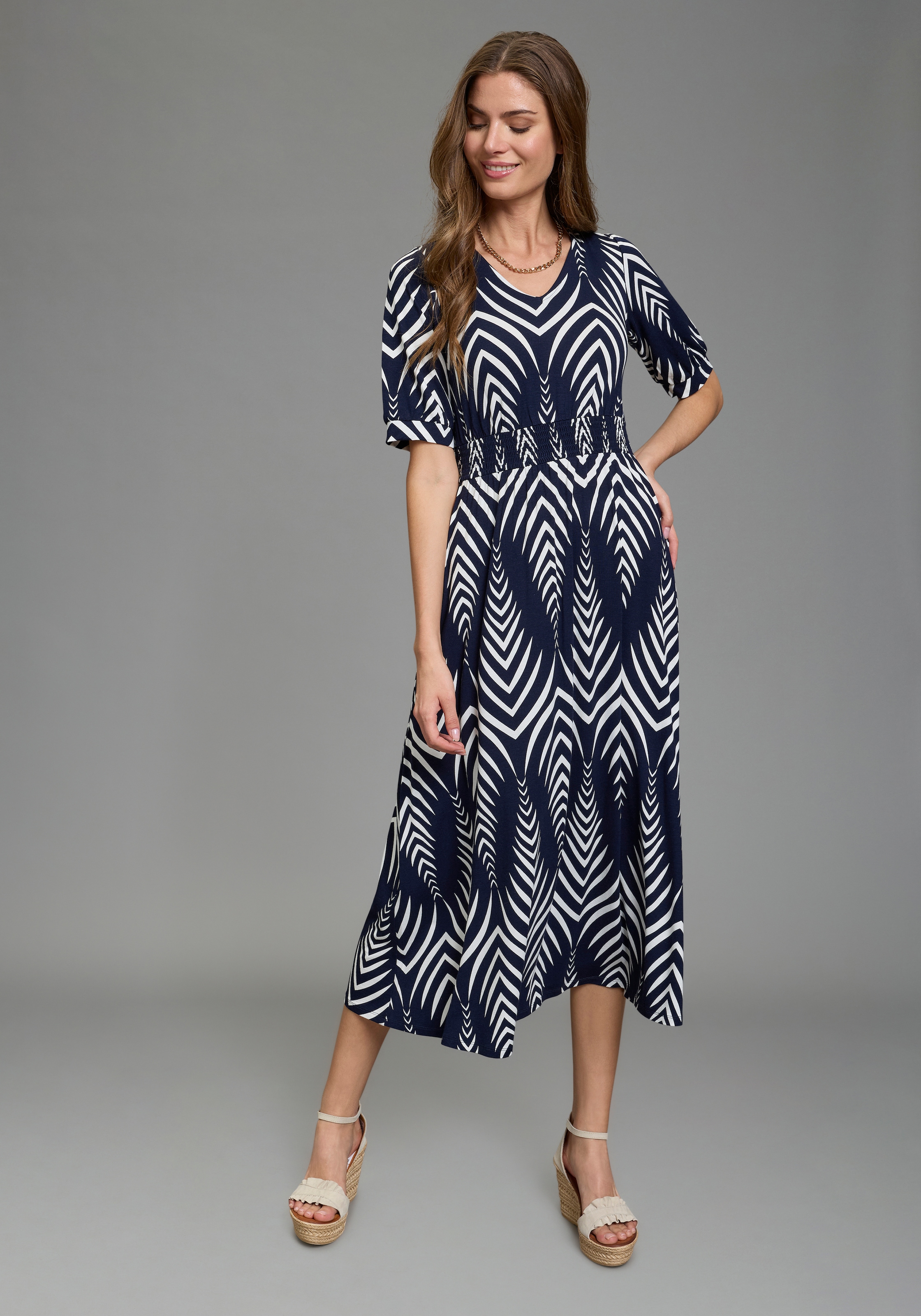Laura Scott Robe midi mit Ikat-Muster und Smok-Einsatz