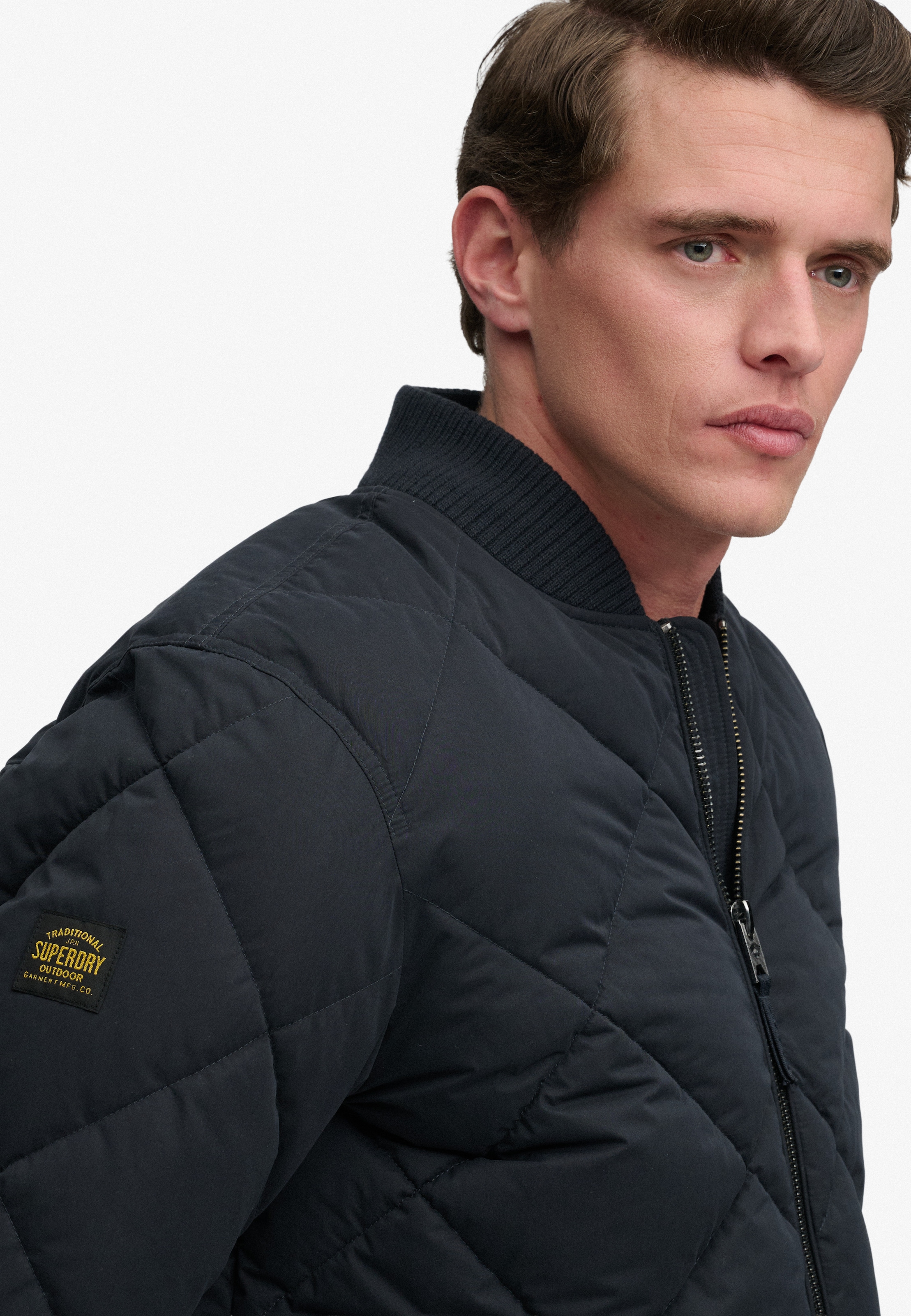 Superdry Veste matelassée »DIAMOND QUILT JACKET« Regular Fit, avec fermeture éclair, en polyester et fibre synthétique