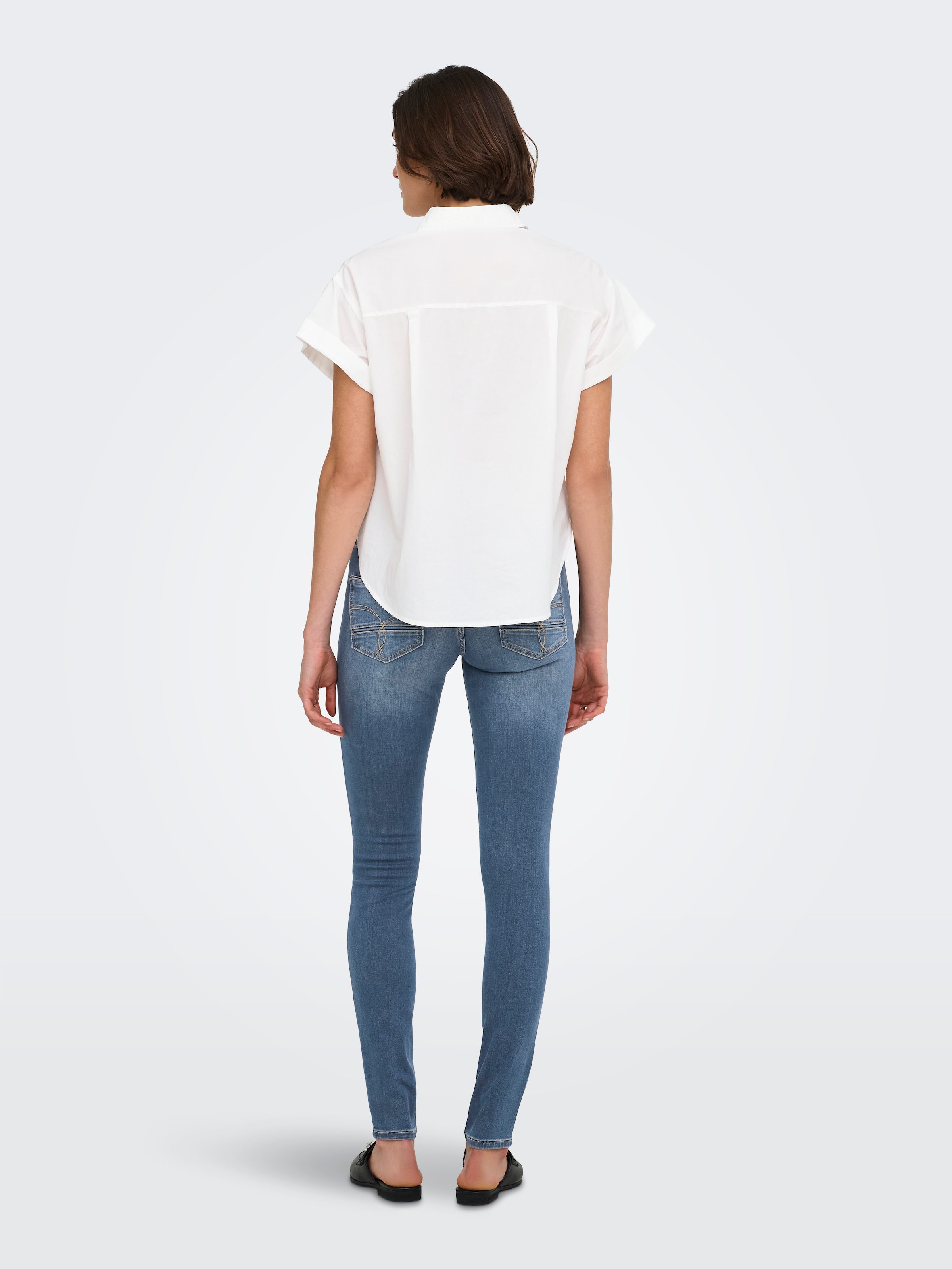 ONLY Jeans skinny »ONLBLUSH MW SK DET DES BACK EMB DNM« mélange de coton, détails destroyed, broderie sur la poche arrière