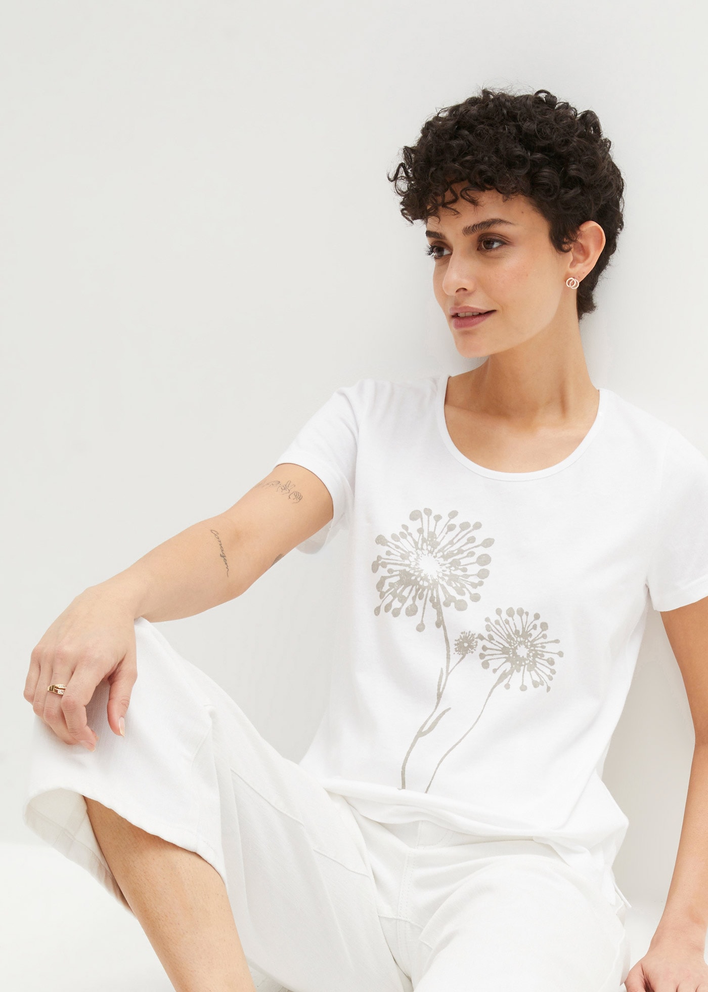 bonprix T-shirt »T-Shirt« lockere Passform, Kurzarm-Design, weiter Rundhalsausschnitt