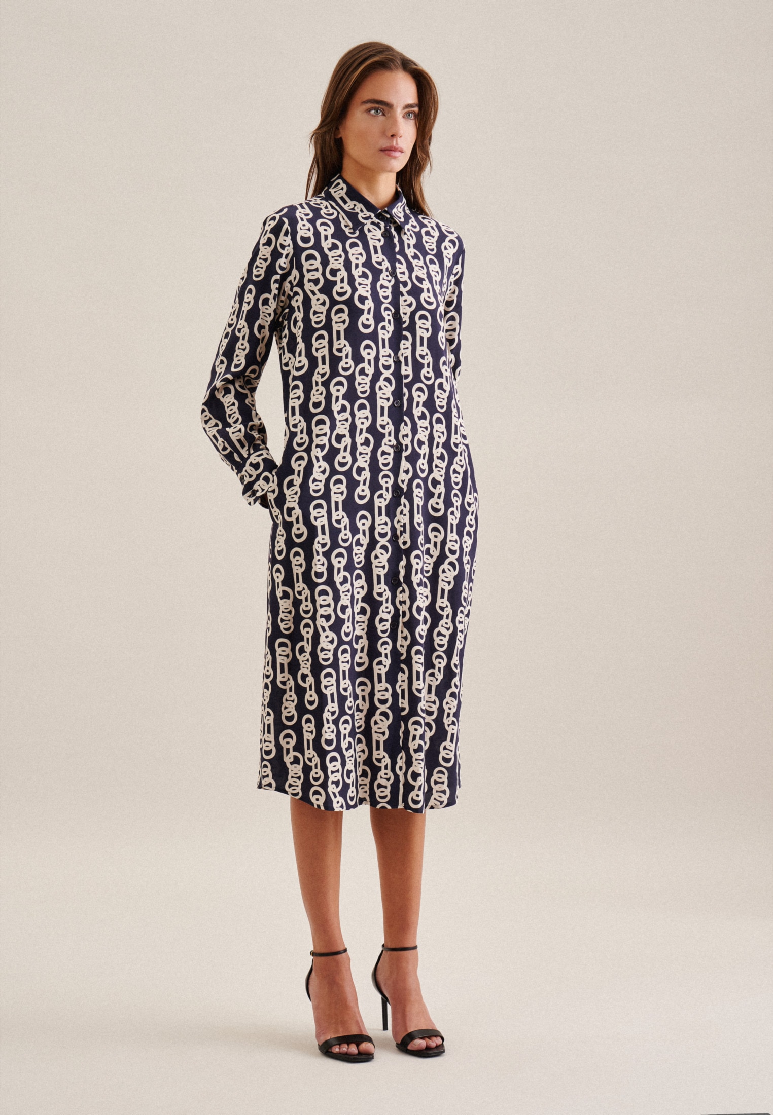 seidensticker Sommerkleid »Schwarze Rose« Langarm Kragen Kettenprint