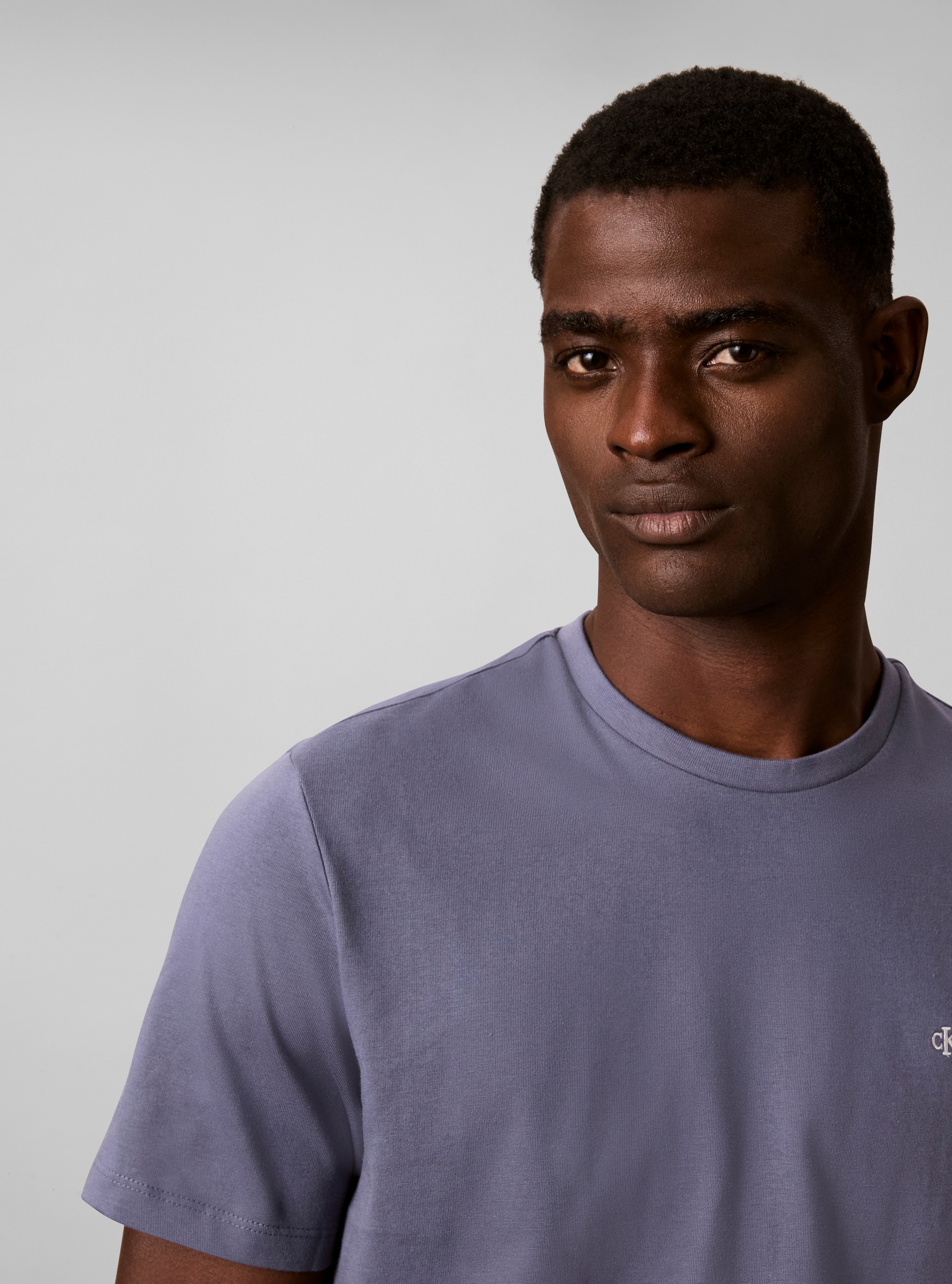 Calvin Klein T-shirt »CLASSIC MONOGRAM TEE« Coupe régulière avec col rond