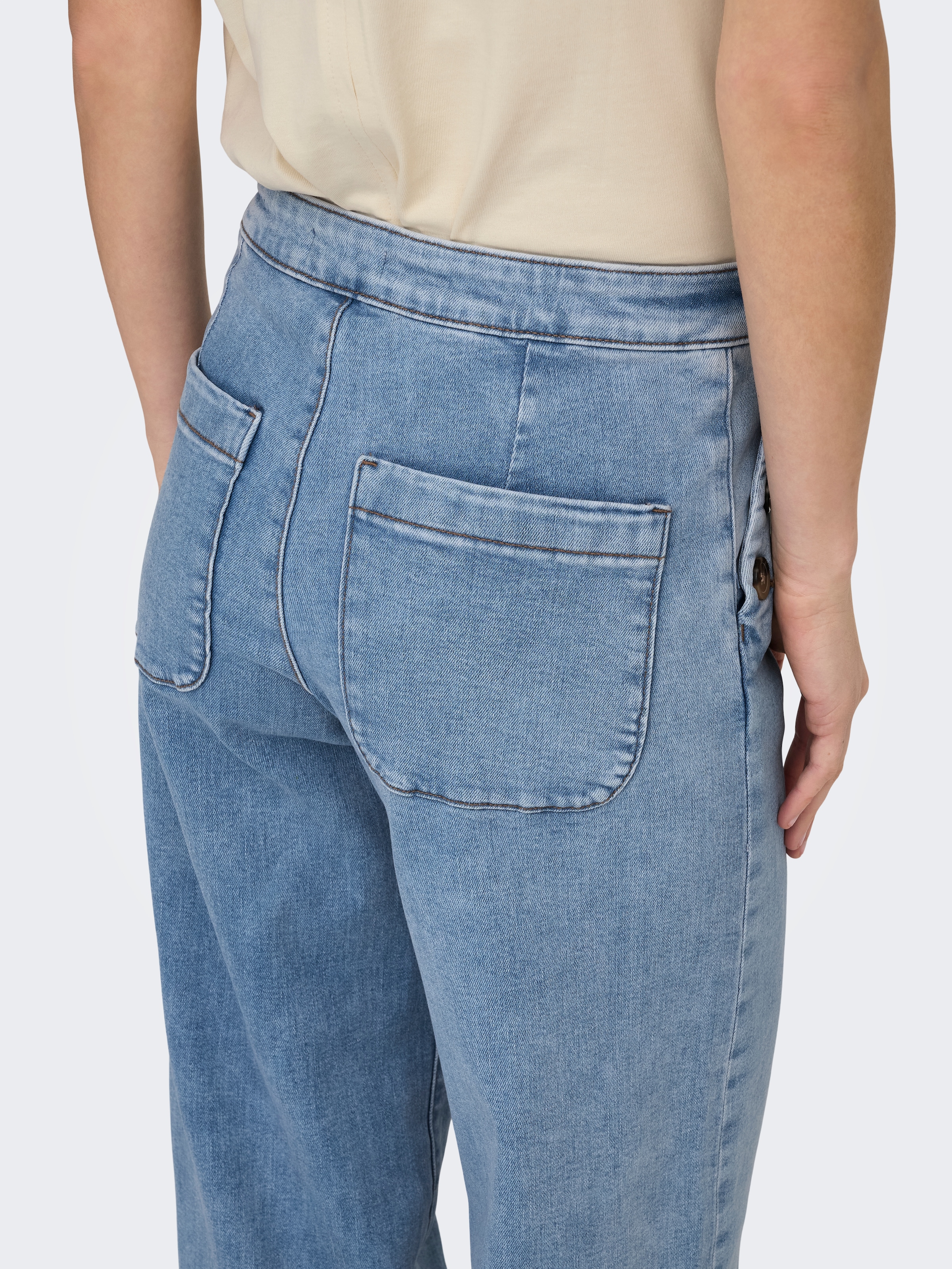 ONLY High-waist-Jeans »ONLMADISON HW BUTTON WIDE DNM GEN223NOOS« mit Knopf Details