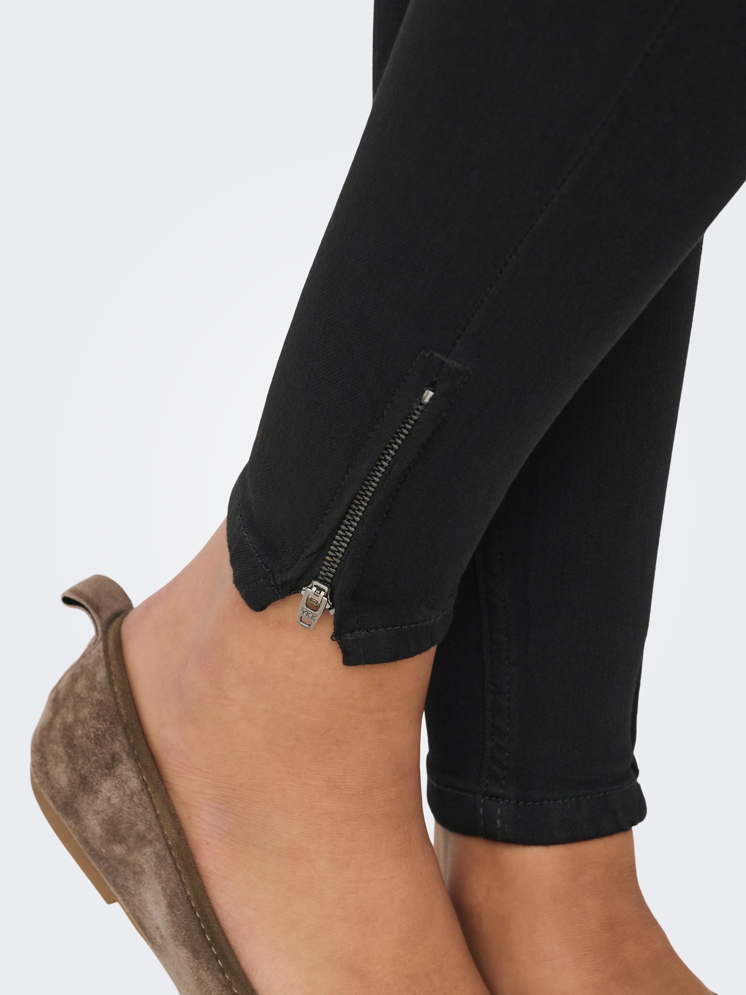 ONLY Jeans cheville »ONLKENDELL ETERNAL LIFE ANKLE BLACK NOOS«, mit Zipper am Saum

