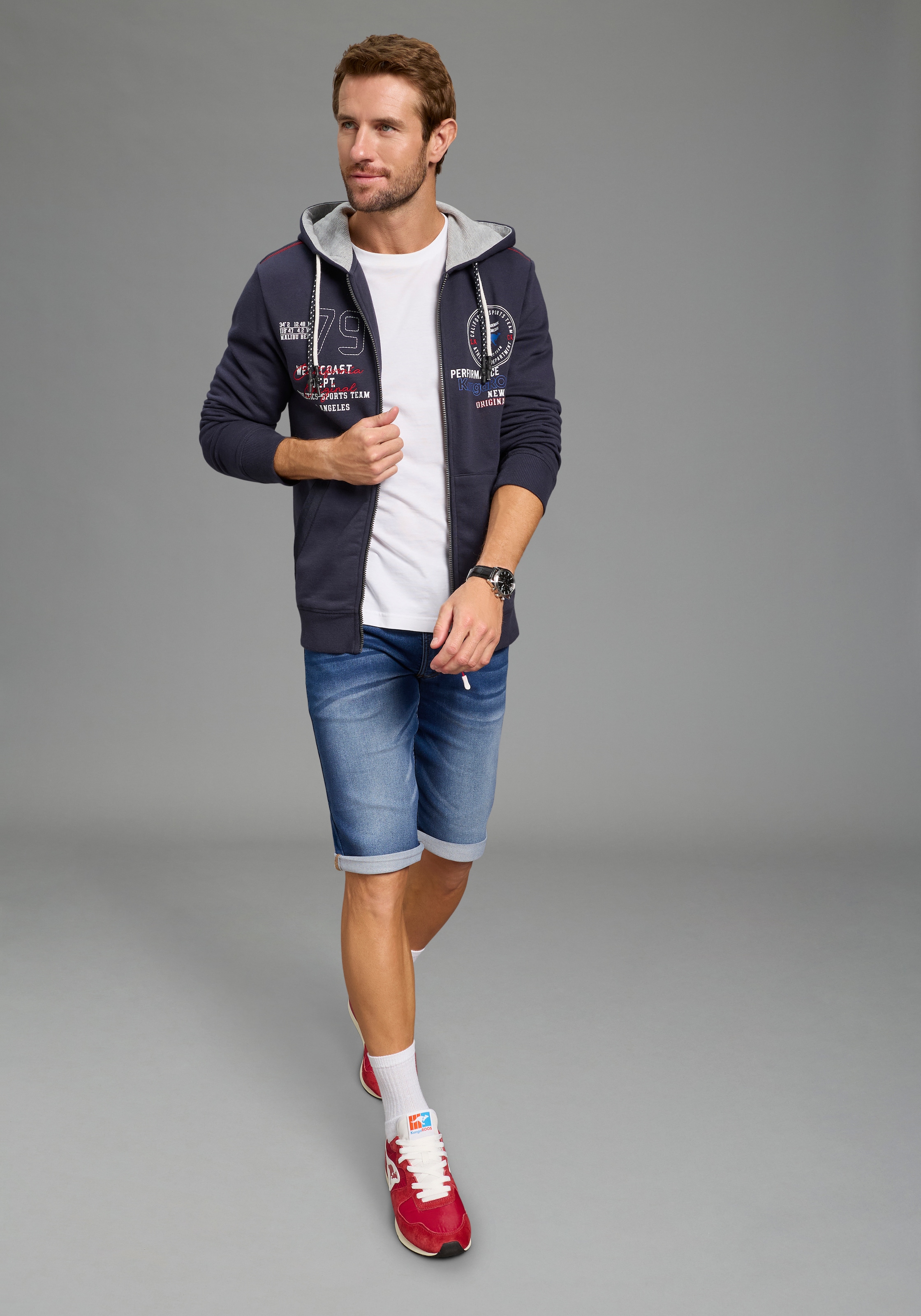 KangaROOS Sweat à capuche mit Kapuze und Kordelzug, aus angerauter Sweatware, schmale Passform