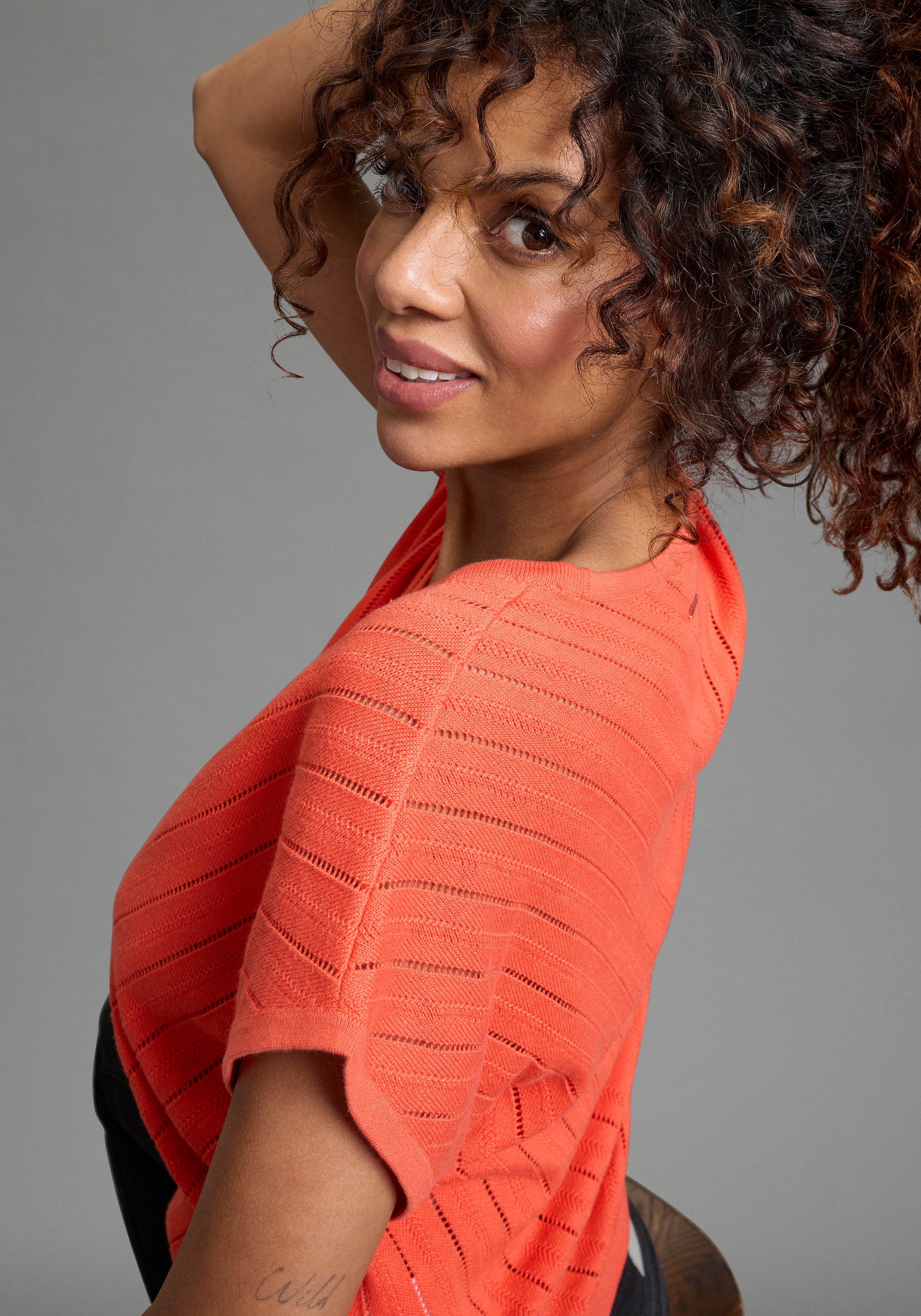 Laura Scott Veste en tricot mit modernen Struktur und femininen V-Ausschnitt