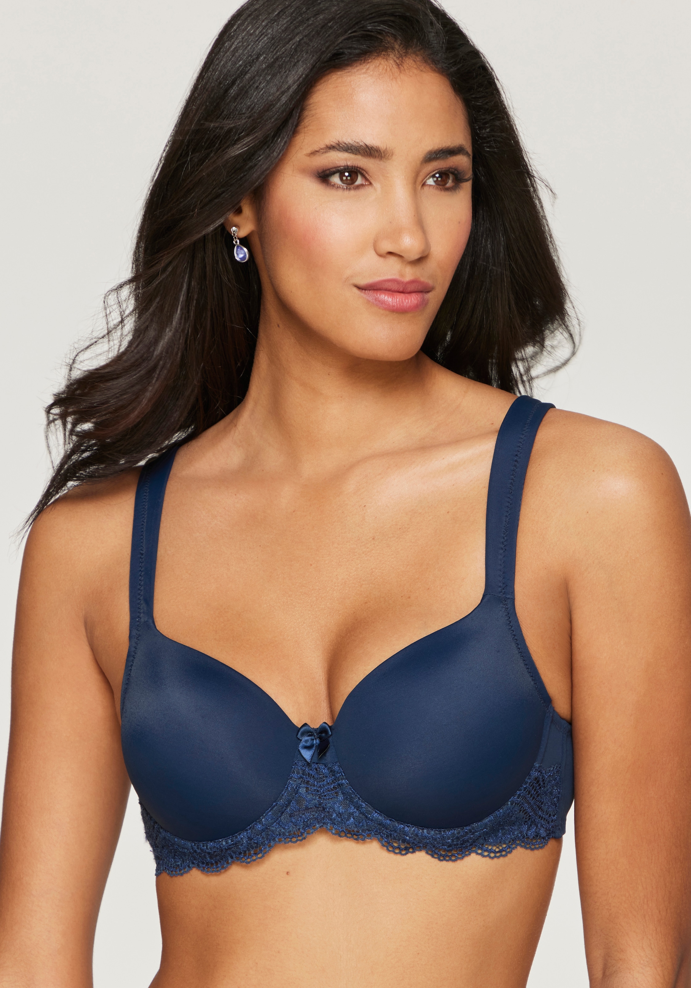 LASCANA Soutiens-gorge moulés », T-Shirt-BH, Bügel-BH, Dirndl-BH« avec larges bretelles, dentelle douce, grandes tailles