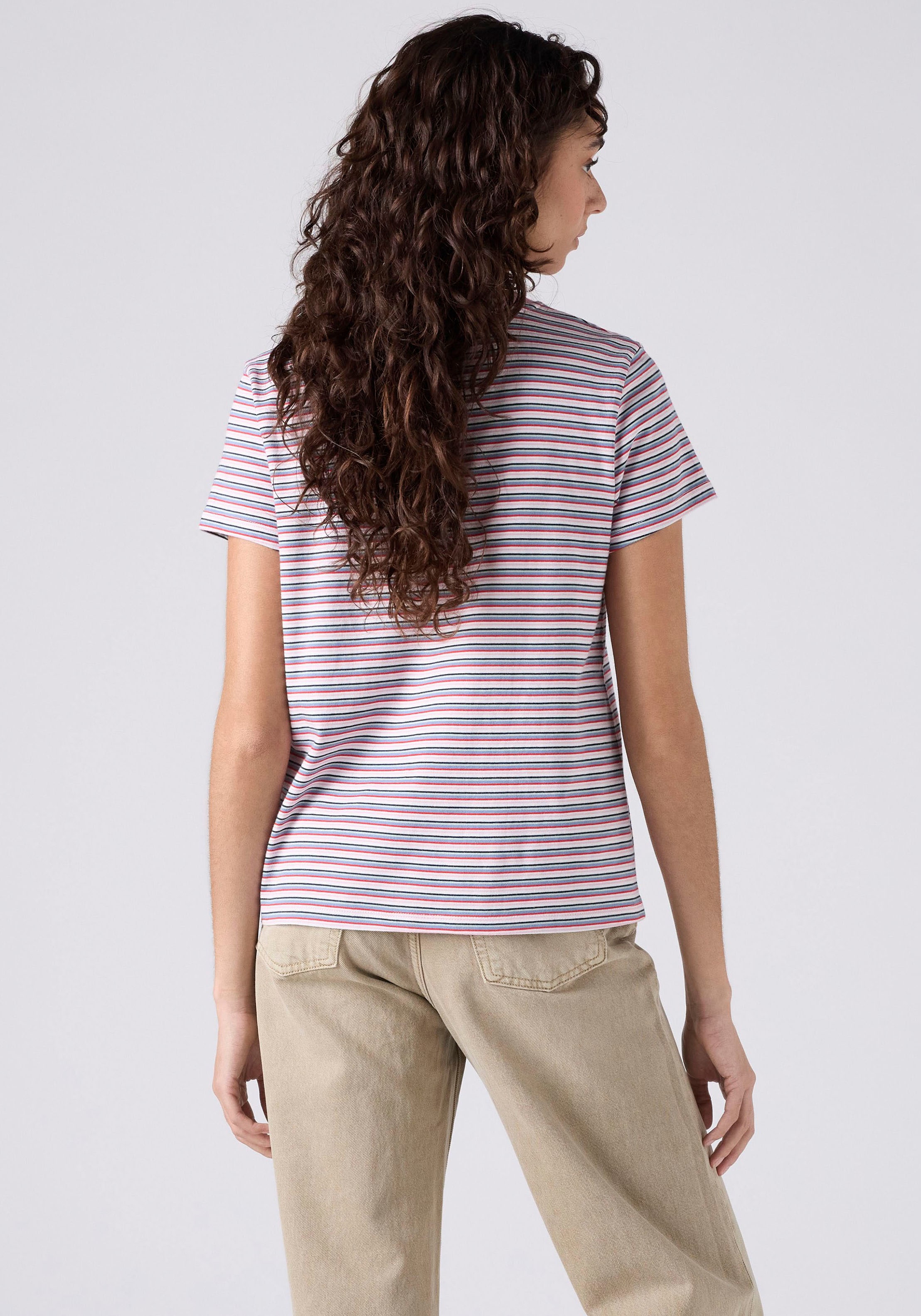 Levi's® T-Shirt »PERFECT TEE« mit kleiner Logo-Stickerei