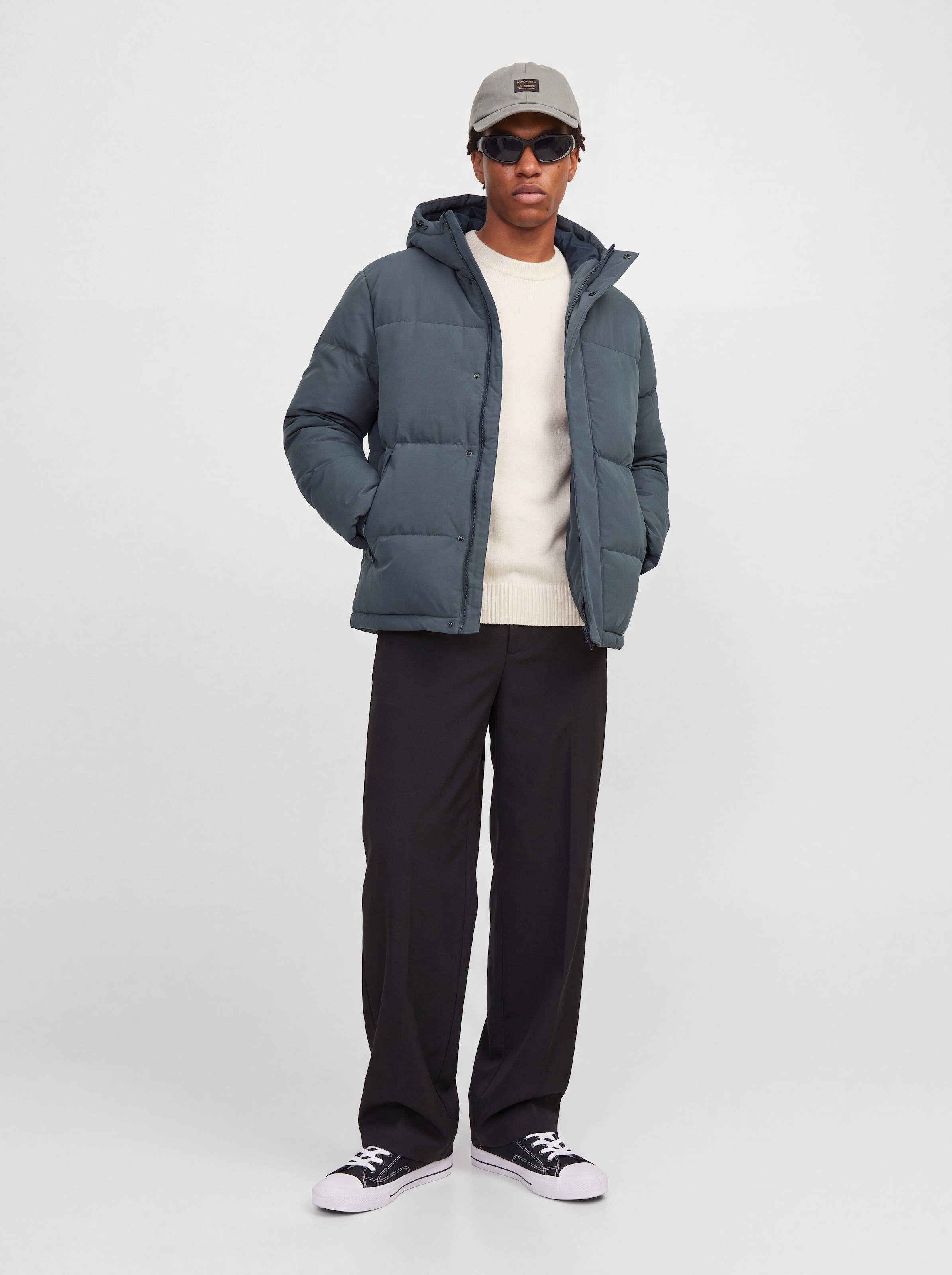 Jack & Jones Veste matelassée »JJESOHO PUFFER HOOD AW26 SN« avec capuche fibre synthétique, coupe régulière