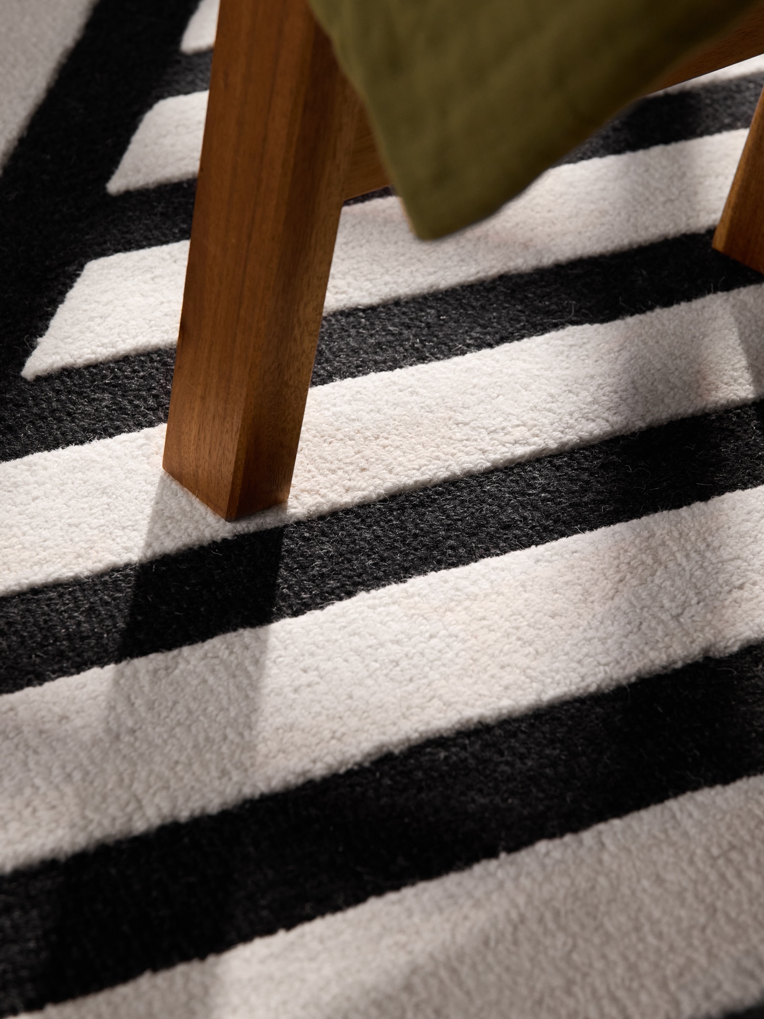 ELLE DECORATION Tapis en laine »Noir« Rectangulaire 12 mm Höhe Wolle, Natur, Wohnzimmer, schwarz weiss, Modern, Geometrisch, Streifen