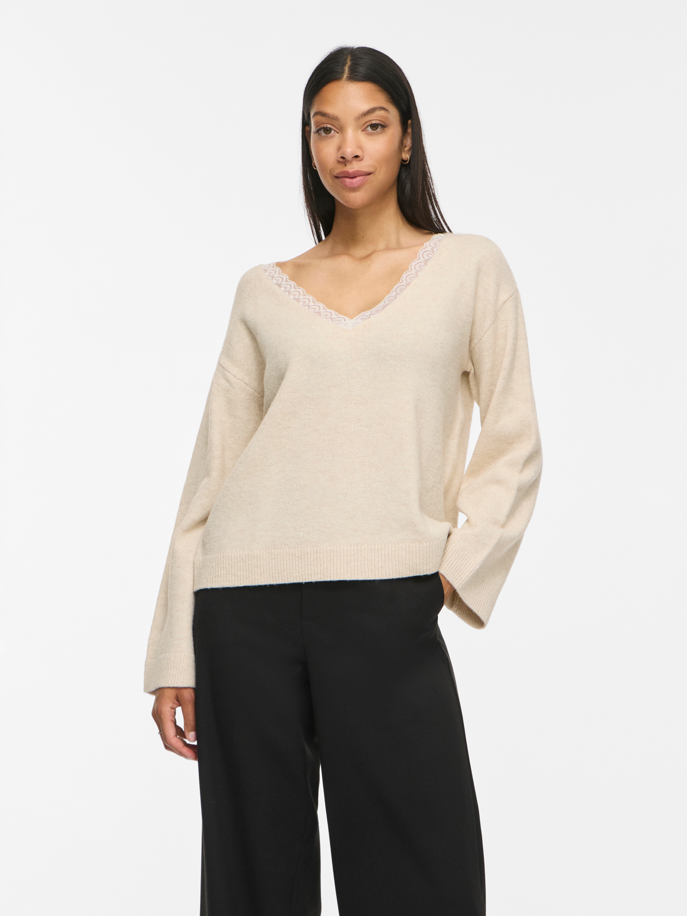 Vila Pull col V »VILIGA L/S V-NECK REV LACE KNIT TOP-NOOS« Mélange de matériaux, détail en dentelle, coupe régulière