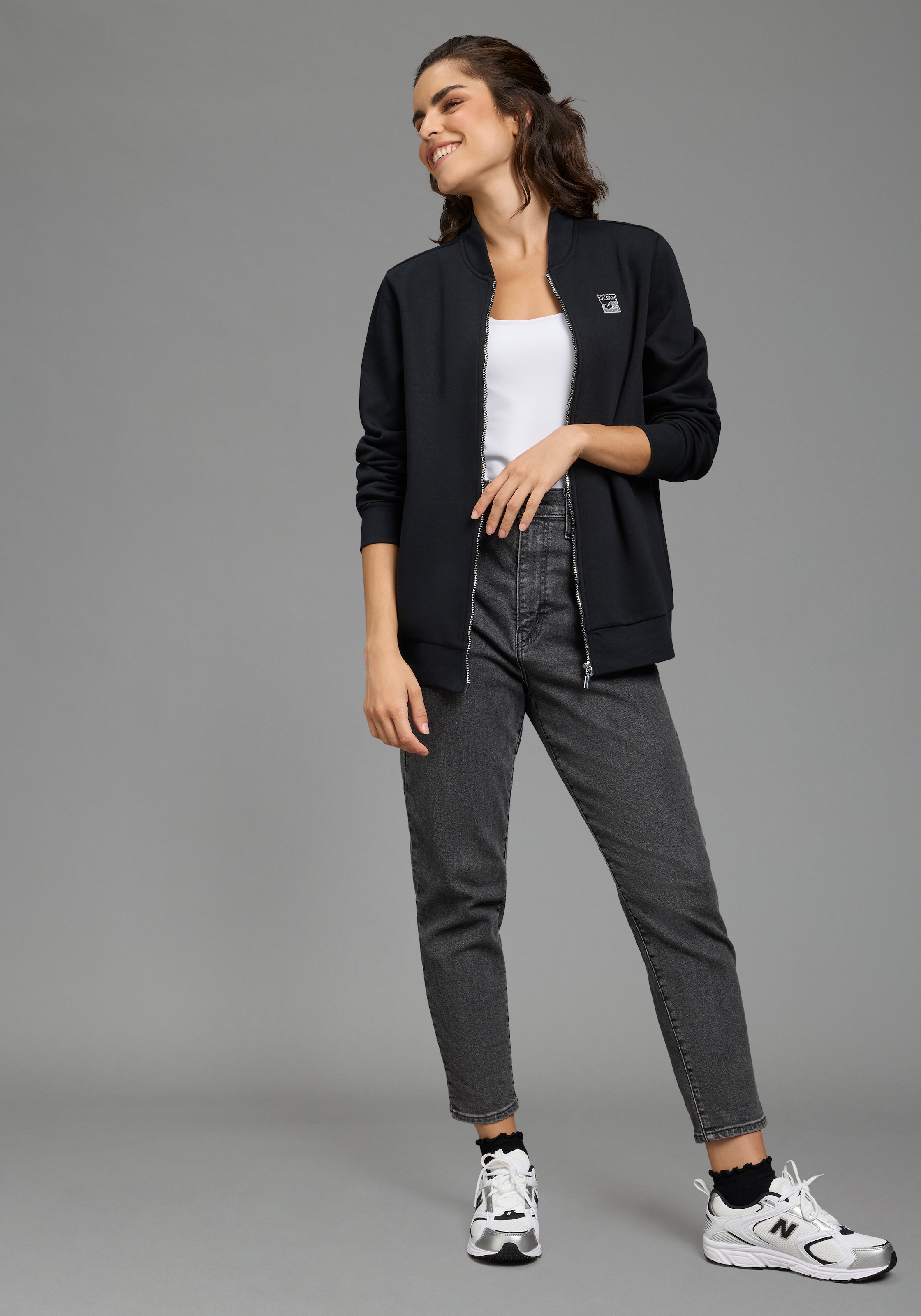 Laura Scott Sweatjacke 1 in  Blousonform aus kuscheliger Sweatware, glänzendem Reissverschluss