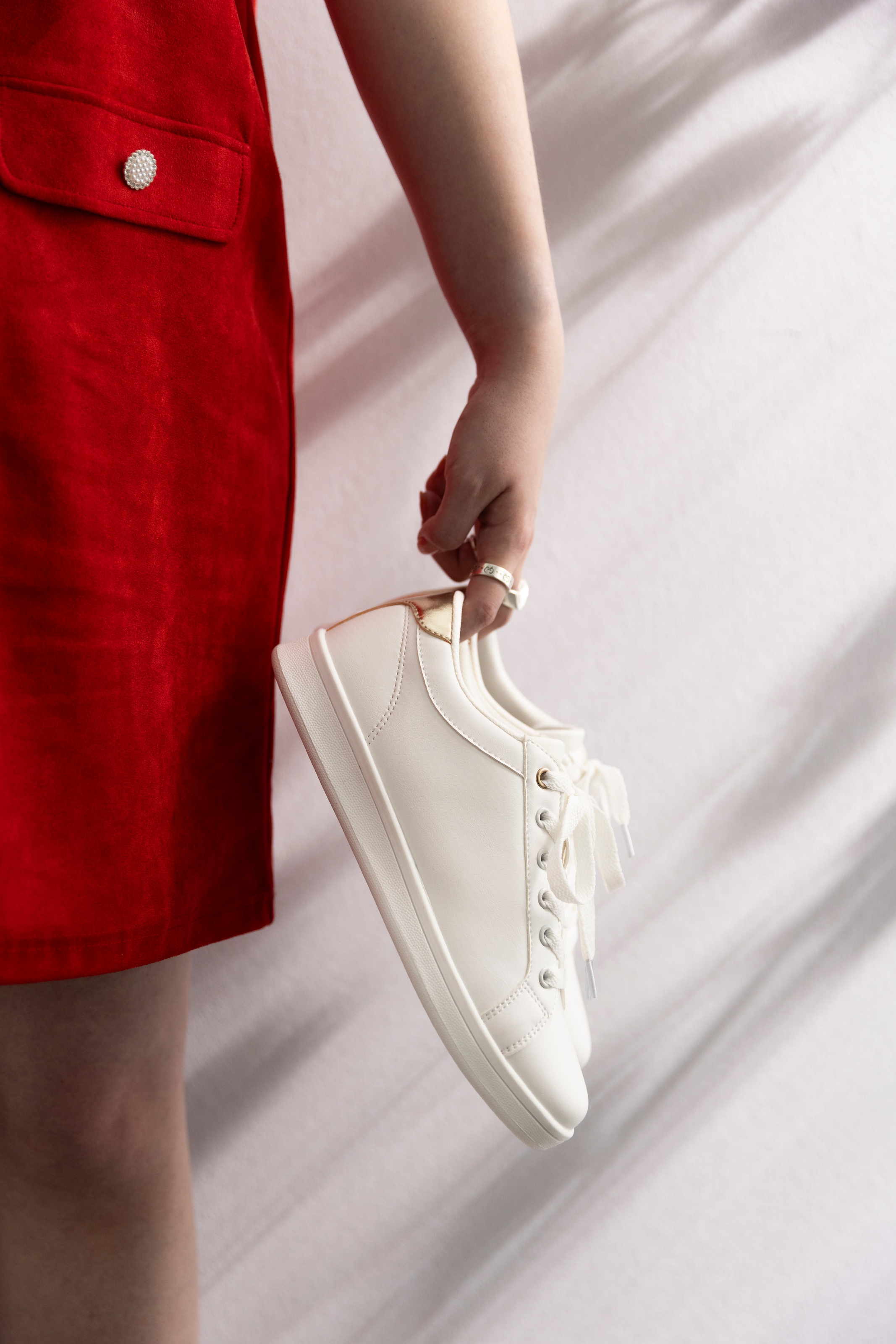 Aniston SHOES Sneakers  Schnürschuh, Freizeitschuh mit Metallic-Akzent - NEUE KOLLEKTION