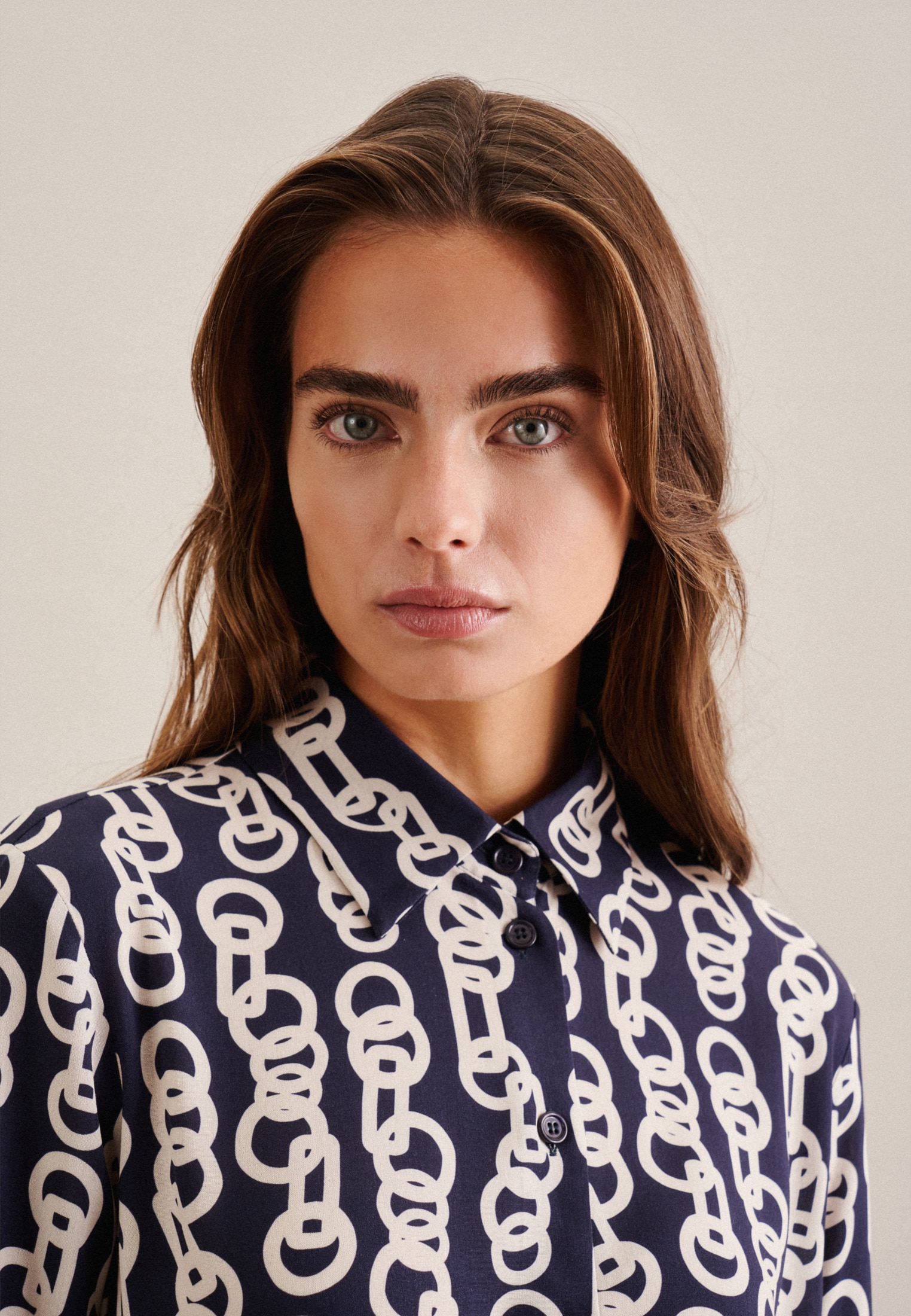 seidensticker Sommerkleid »Schwarze Rose« Langarm Kragen Kettenprint