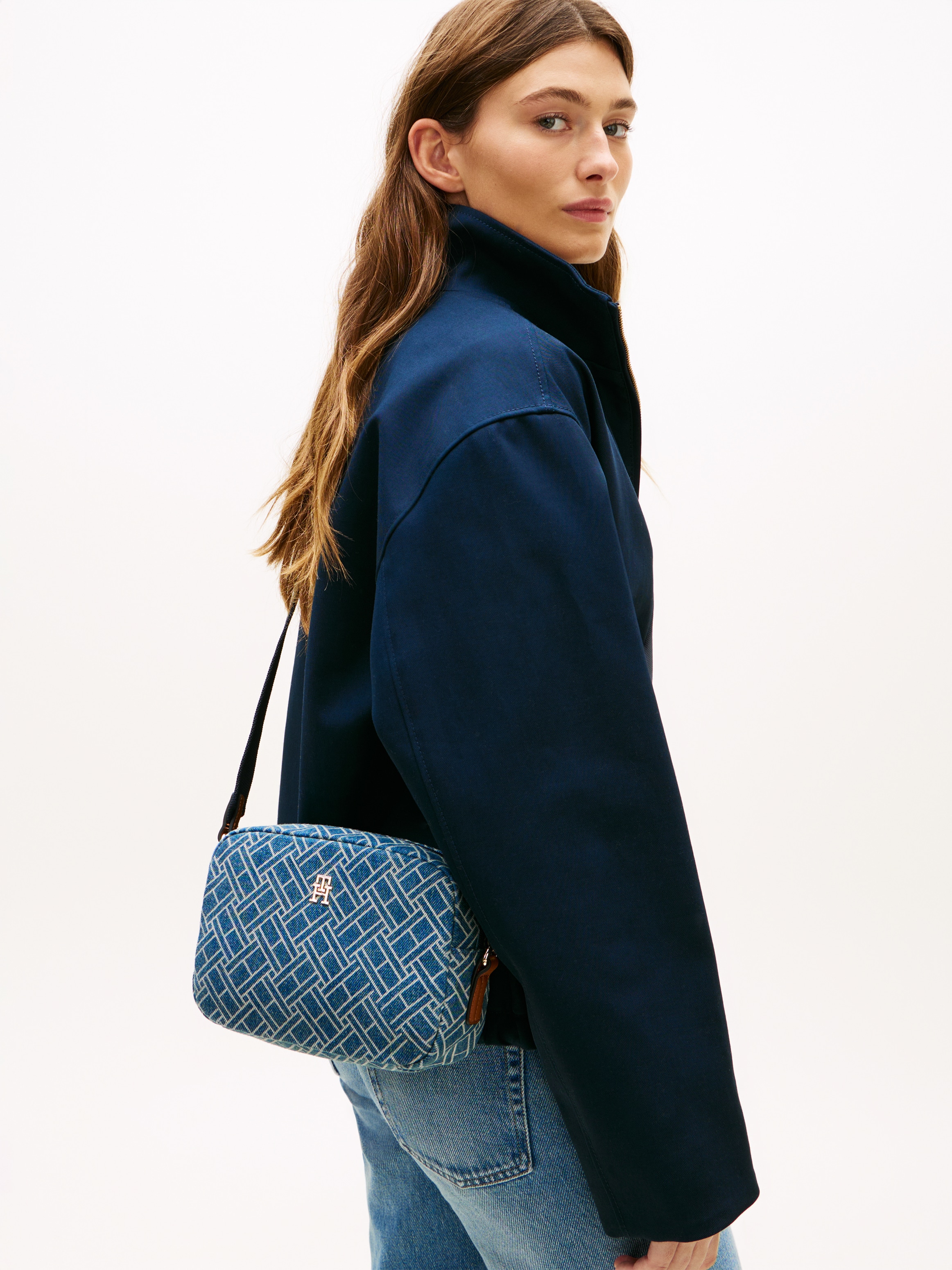 Tommy Hilfiger Mini sac »POPETTE CAMERA BAG DENIM FLAG« sac épaule unisexe, sac bandoulière, pochette avec motif logo intégral