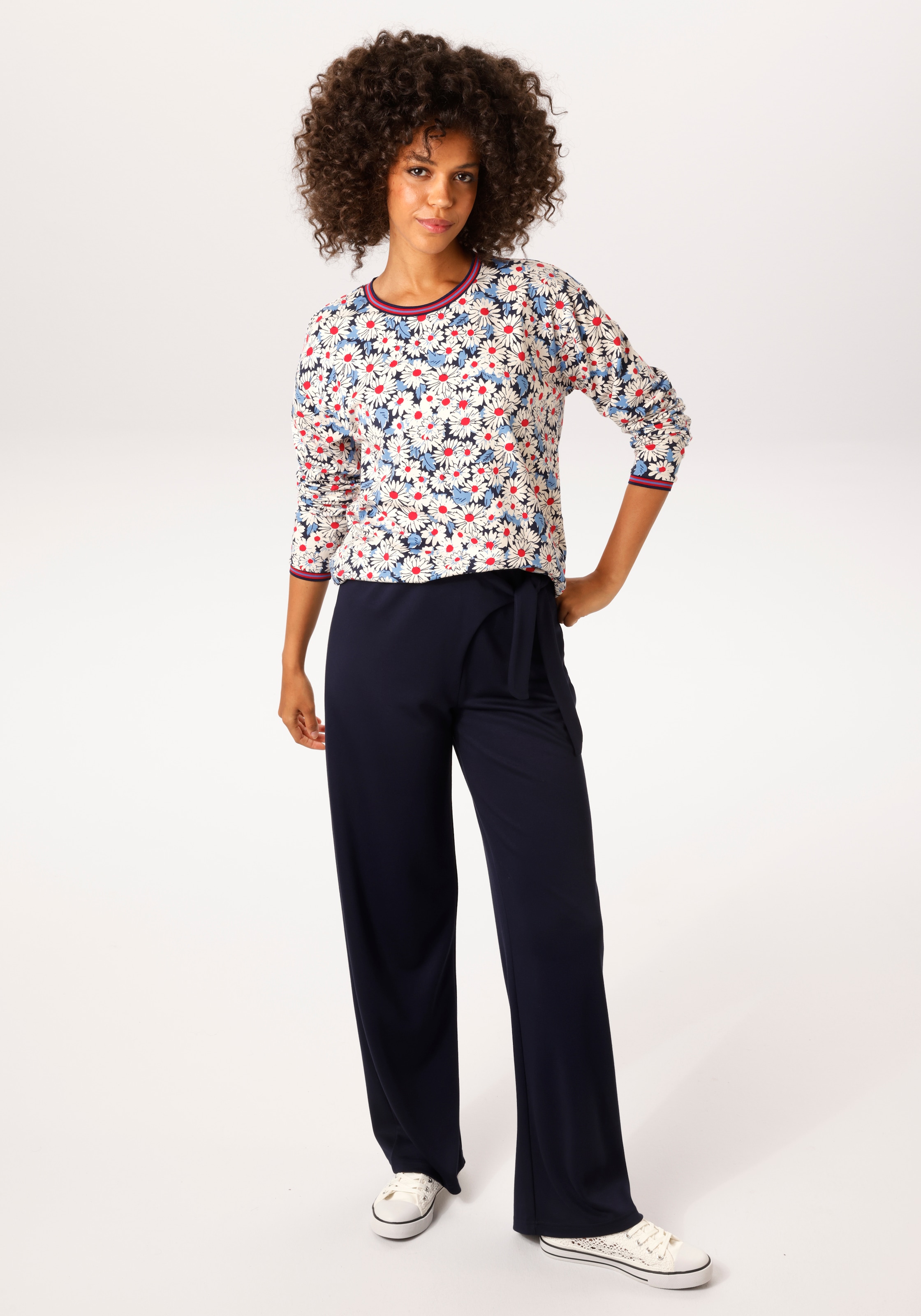 Aniston CASUAL Sweatshirt , allover mit Blüten bedruckt - NEUE KOLLEKTION
