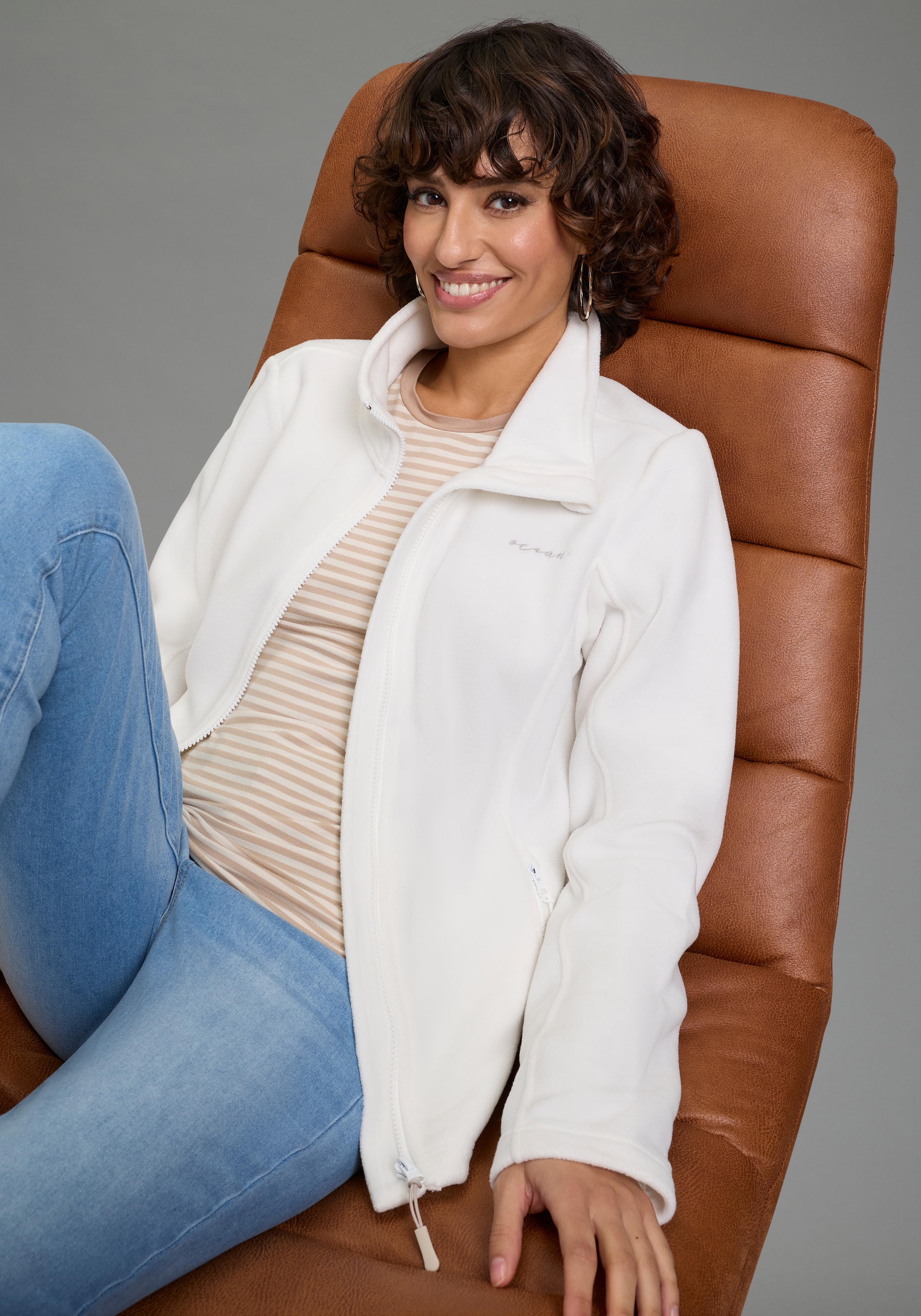 Ocean Sportswear Veste polaire aus weichem Fleece-Material, unifarben, mit Logostickerei